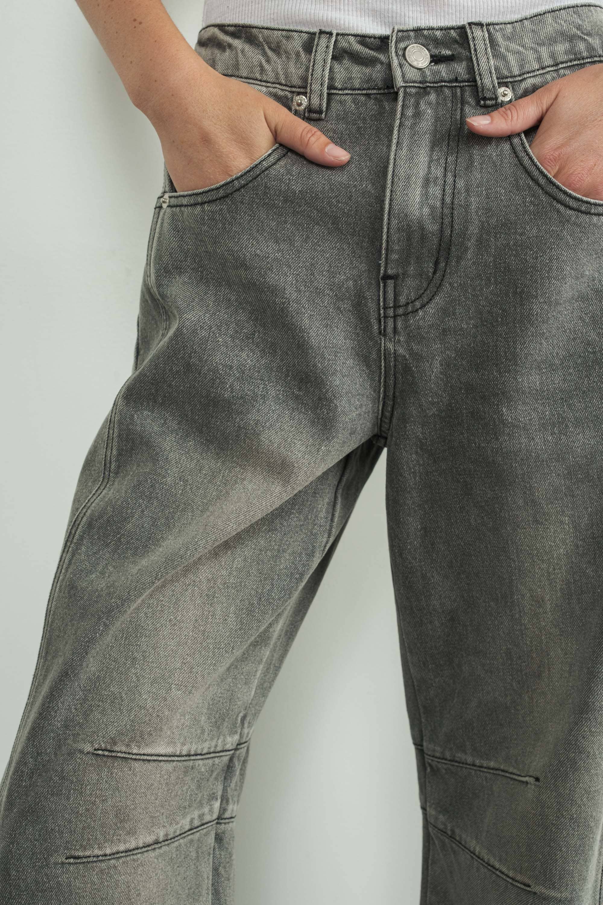 SLOUCHY BARREL JEANS