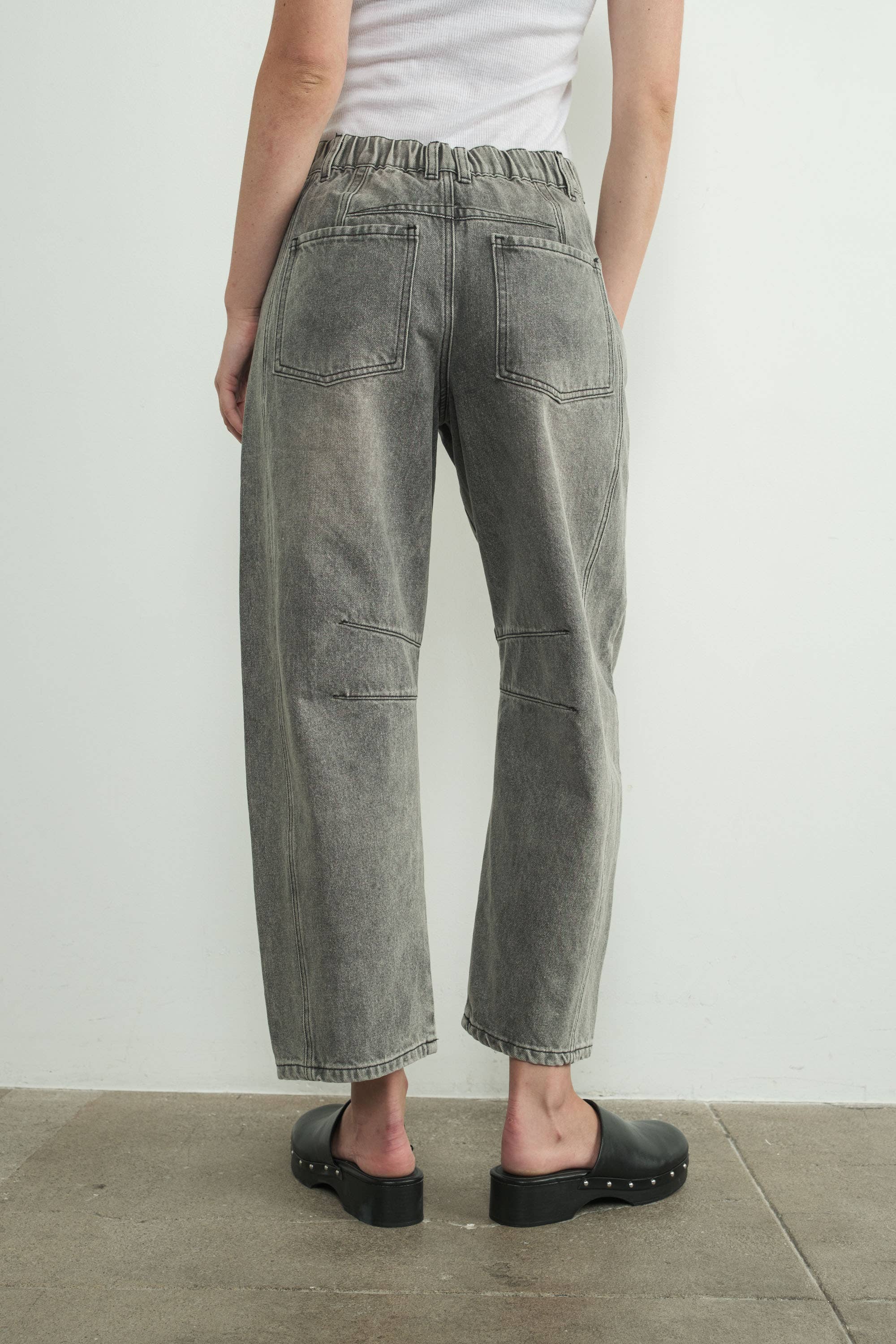 SLOUCHY BARREL JEANS