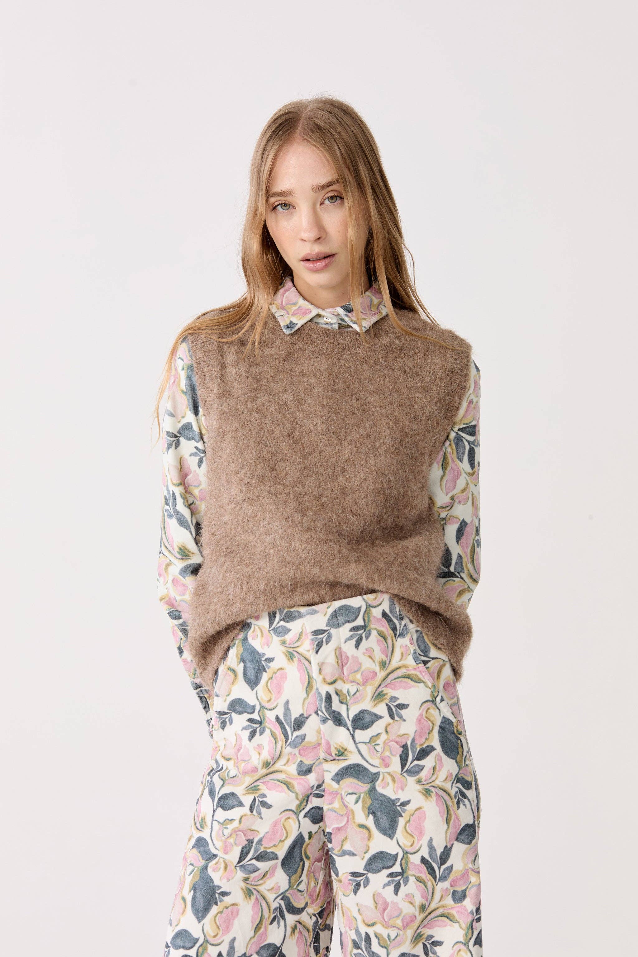 Alpaca Knitted Vest - Cookie