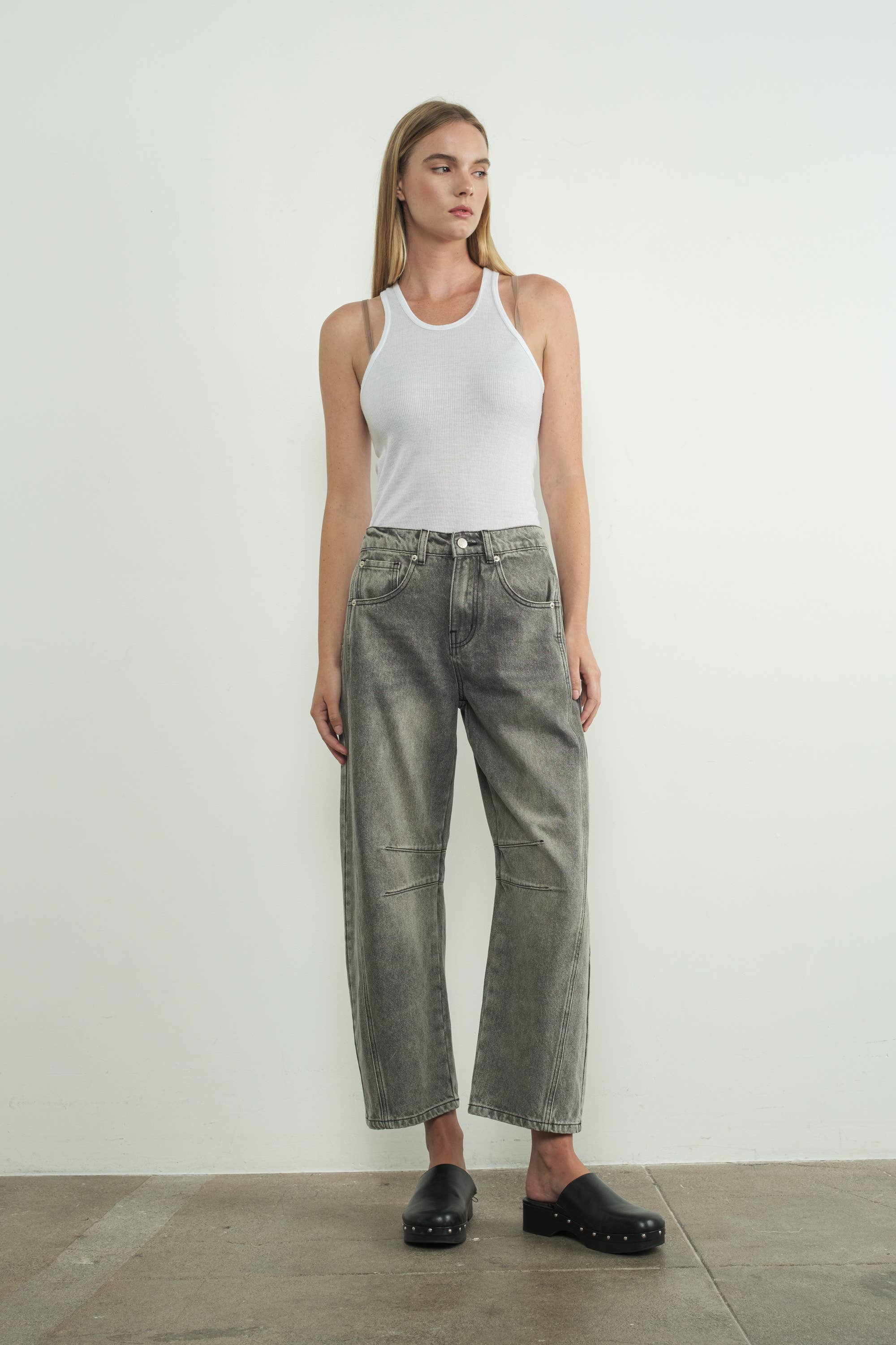 SLOUCHY BARREL JEANS