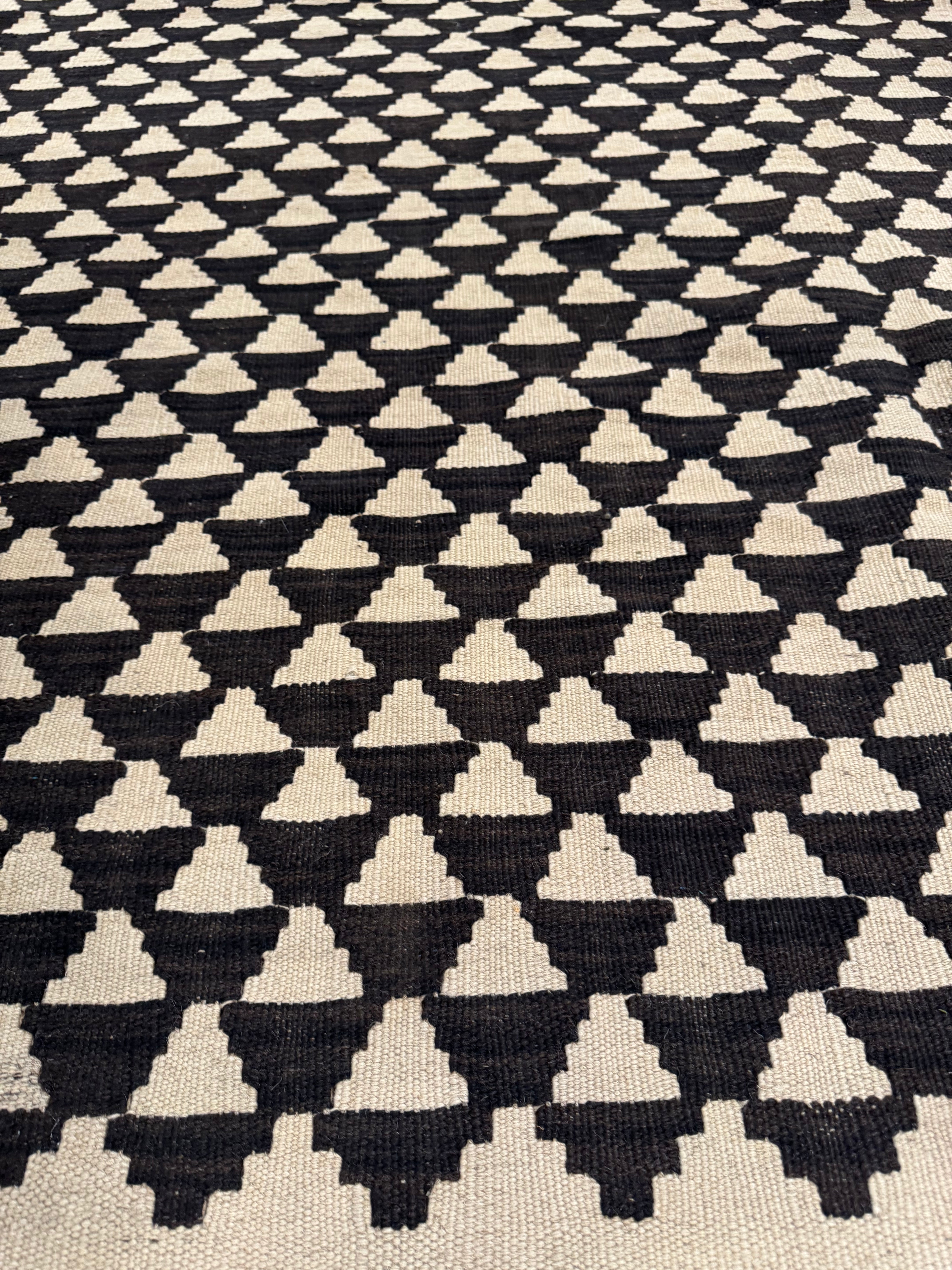 Black & White Geometric Cloud Kilim Rug 7.5'x5.5'