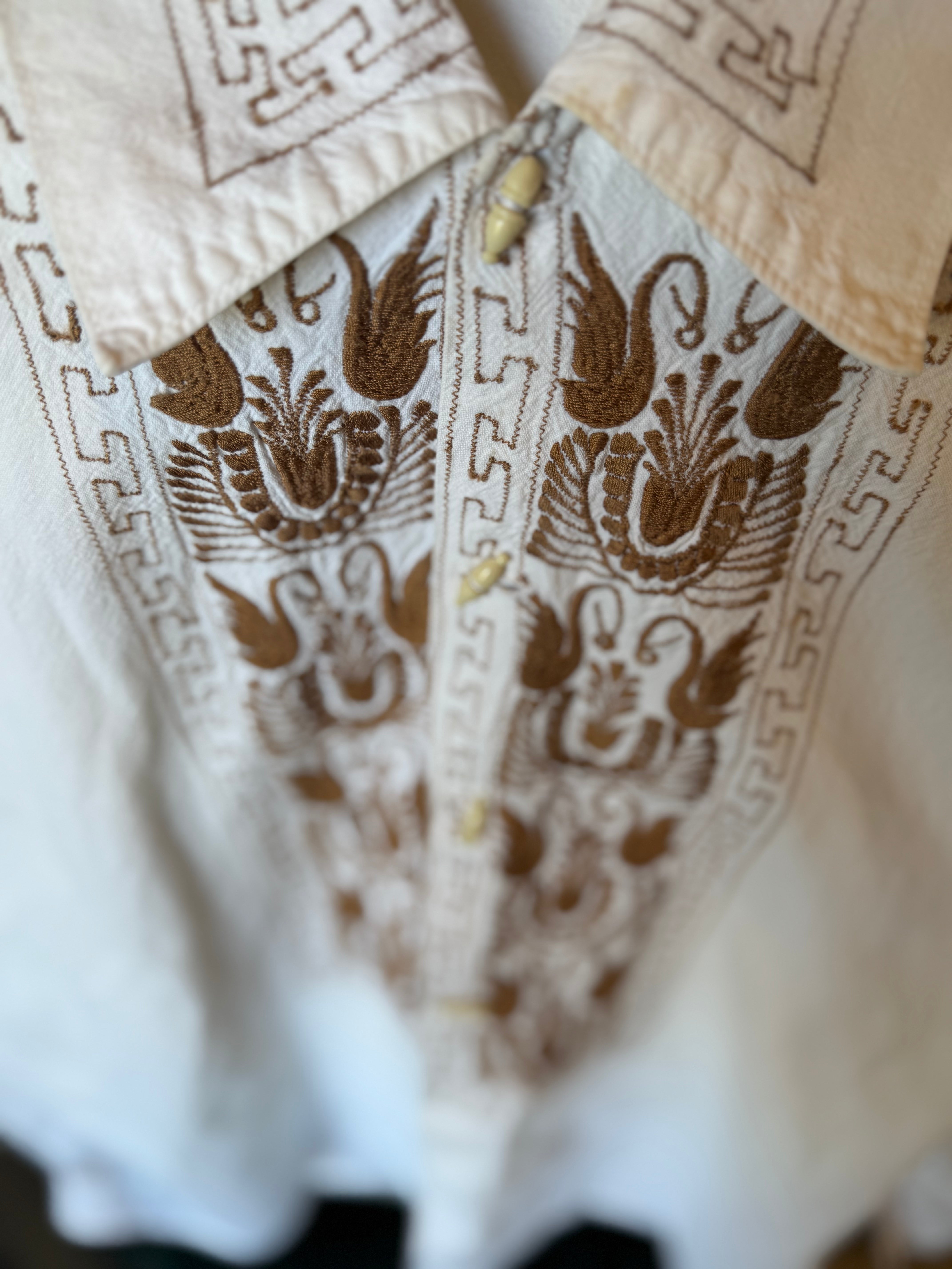 esc. Cotton Swan Shirt w/ Mariachi buttons