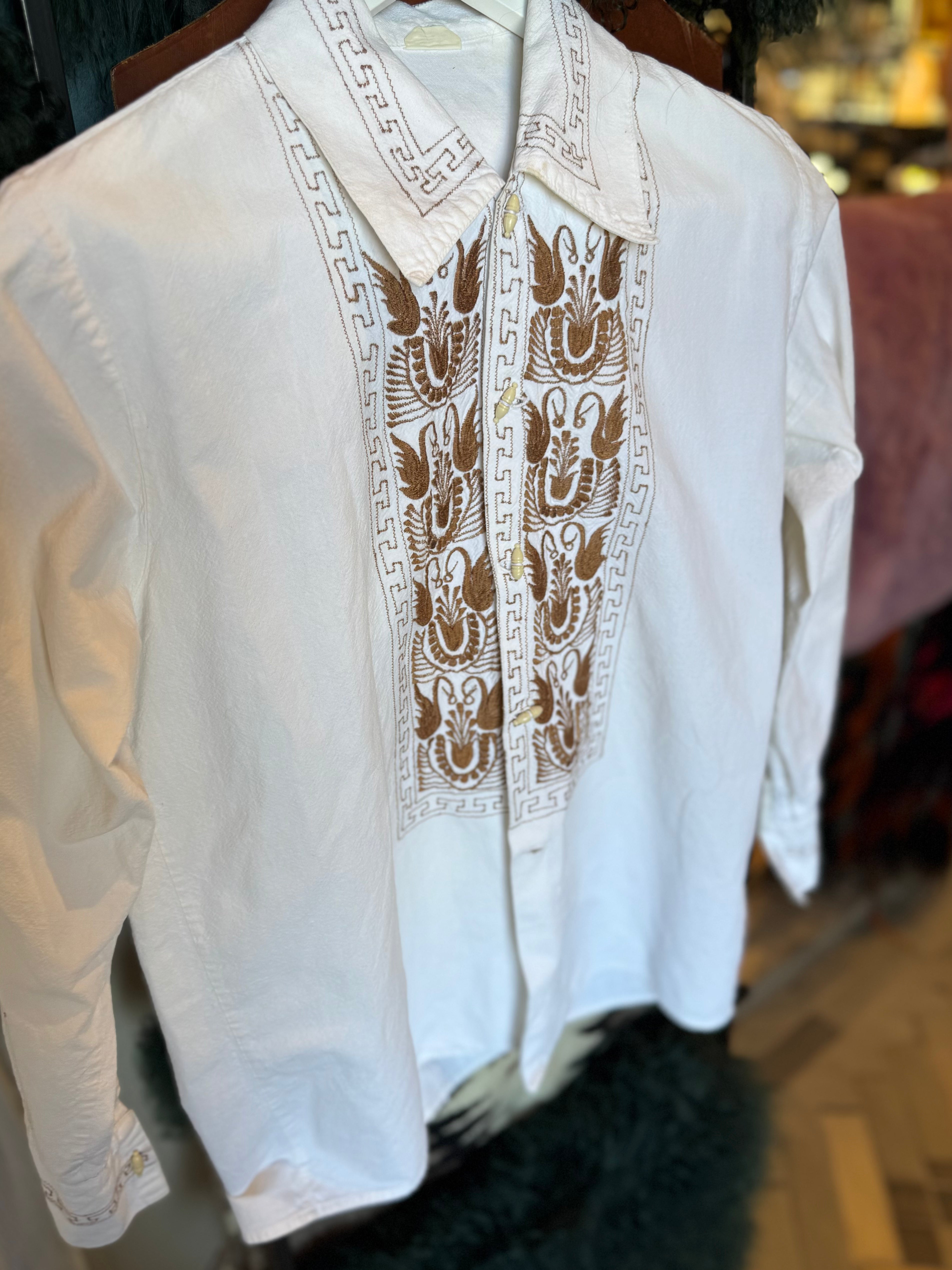 esc. Cotton Swan Shirt w/ Mariachi buttons