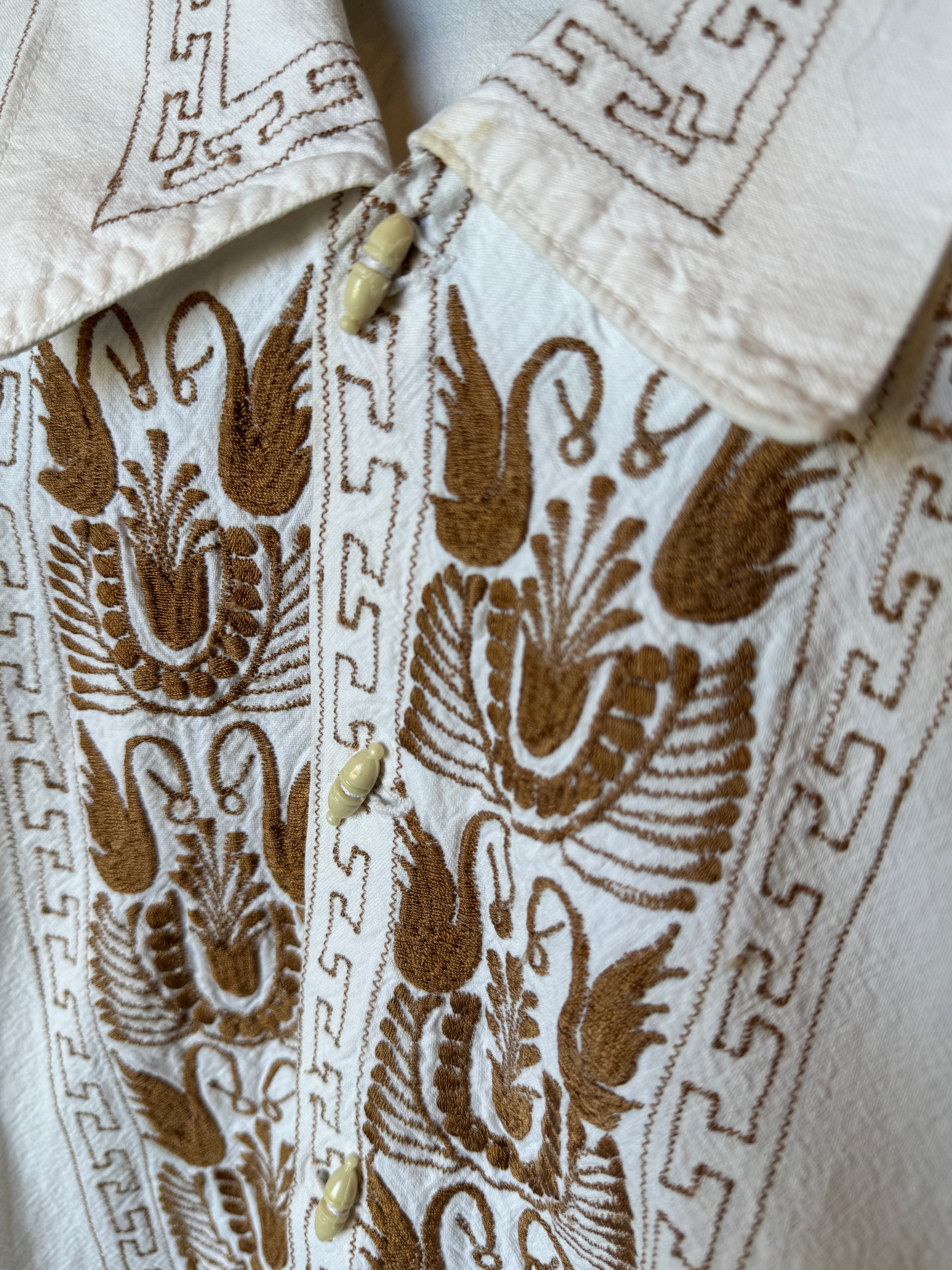 esc. Cotton Swan Shirt w/ Mariachi buttons