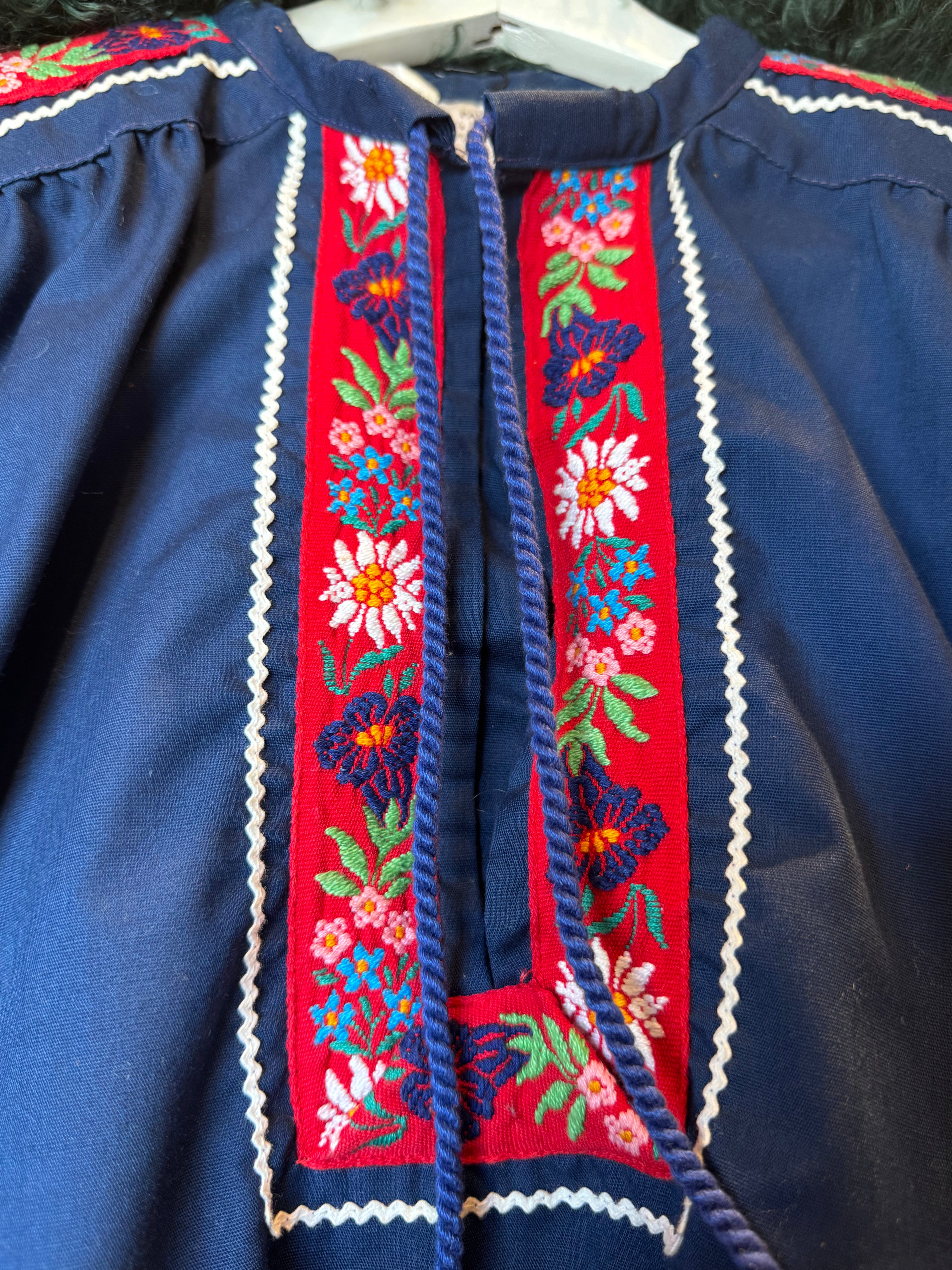 esc. Norwegian Peasant Floral Blouse