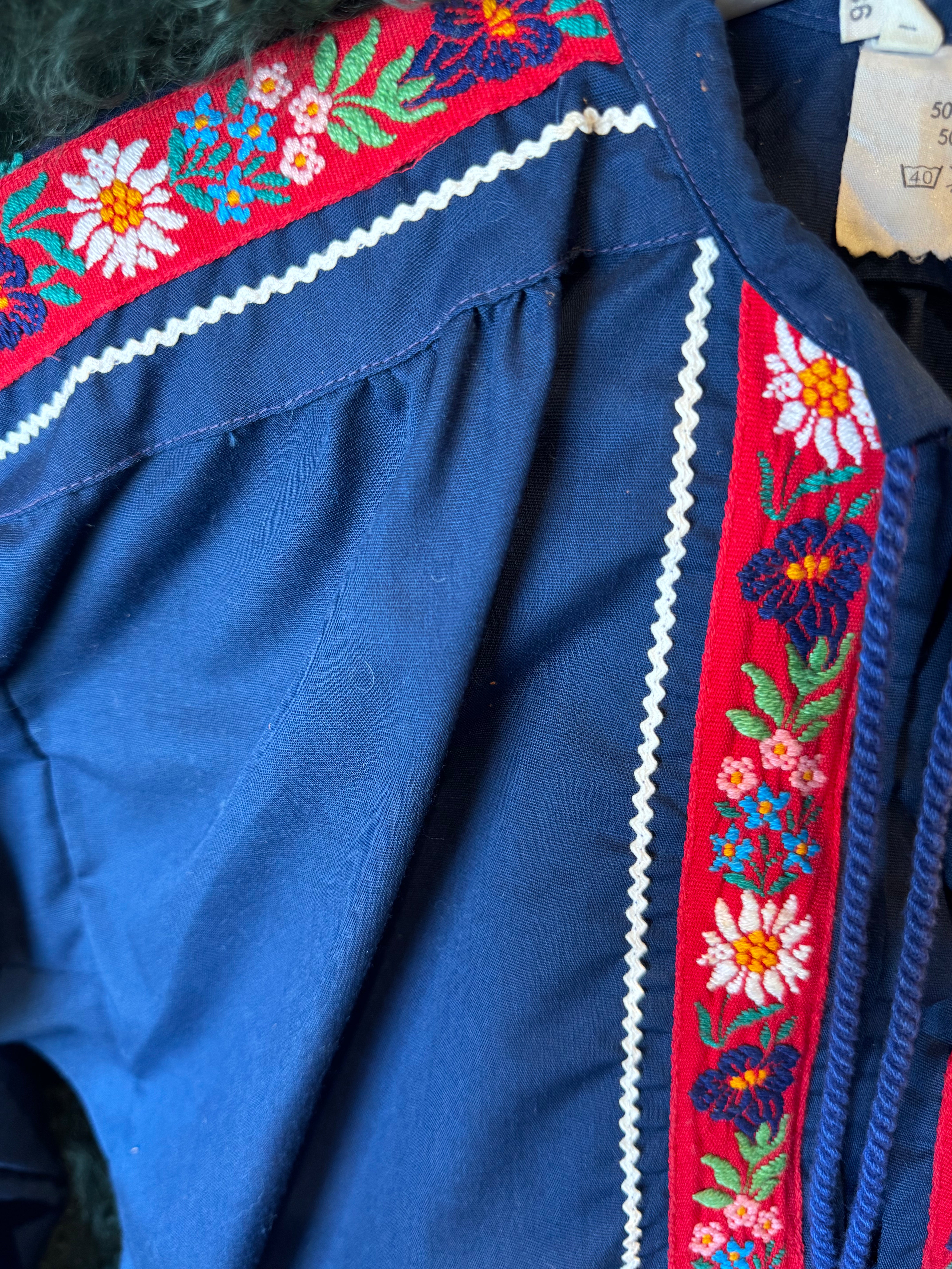 esc. Norwegian Peasant Floral Blouse