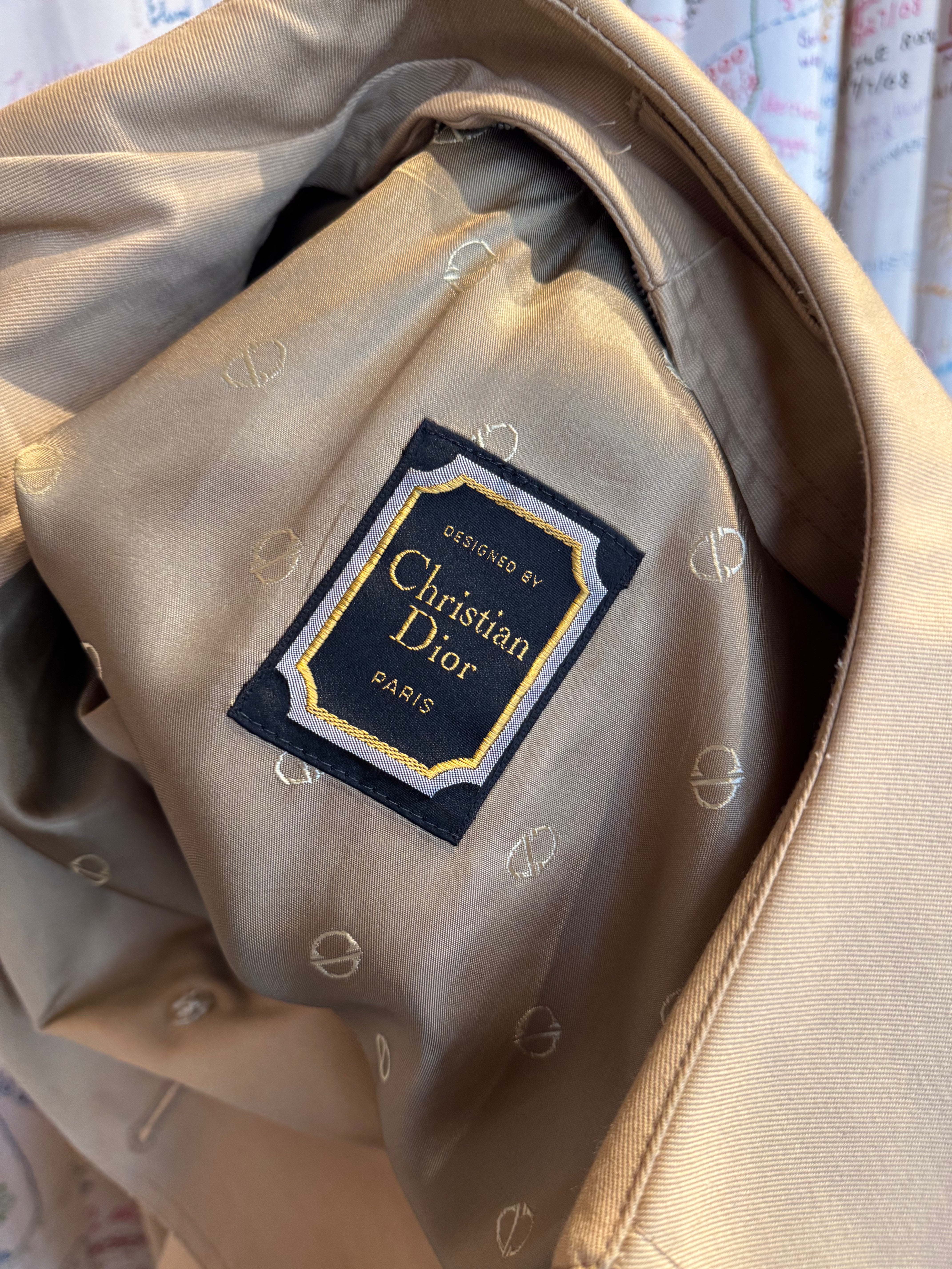 esc. Christian Dior Trench