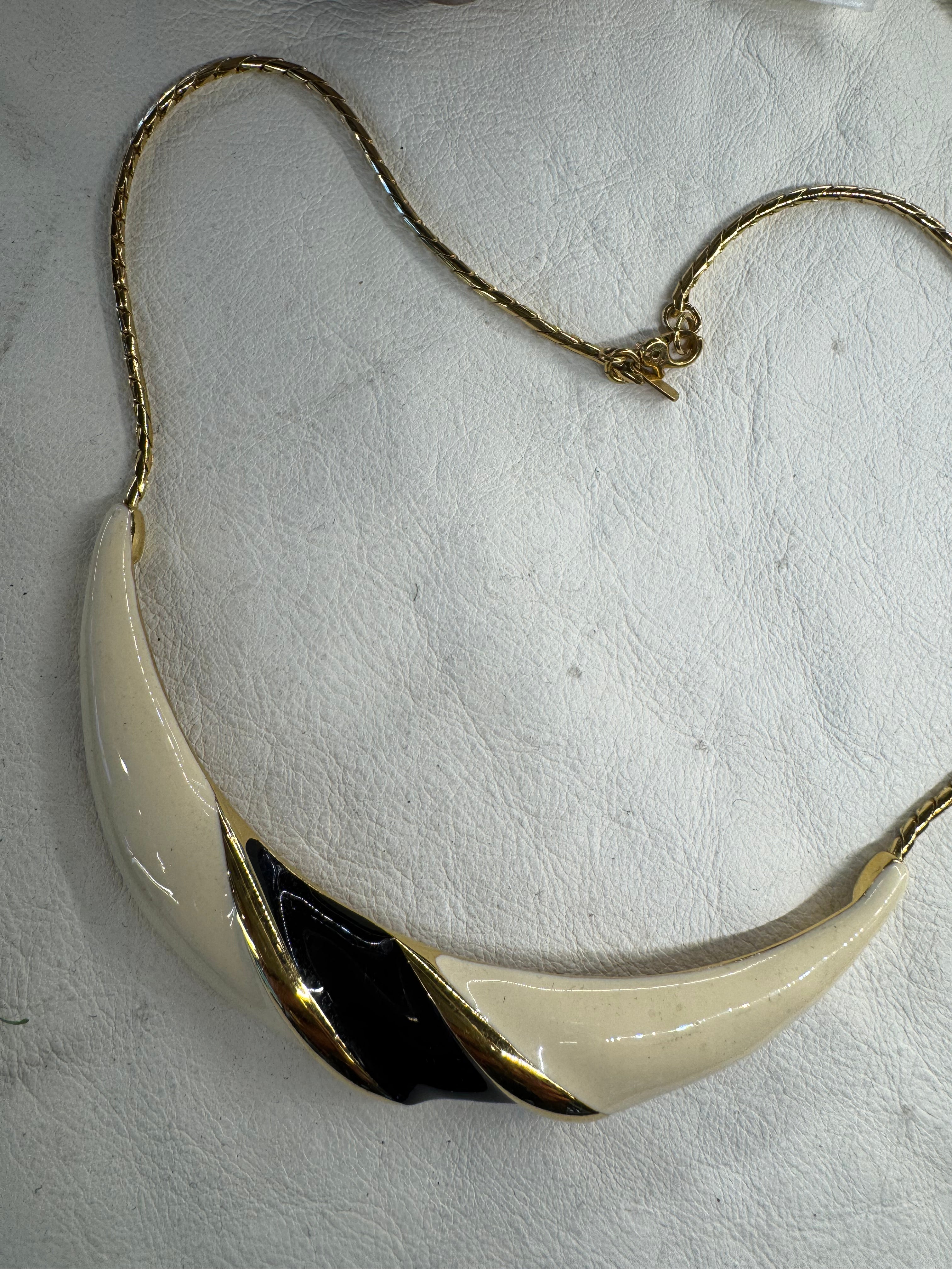 esc. Vintage Black & White Enamel Choker