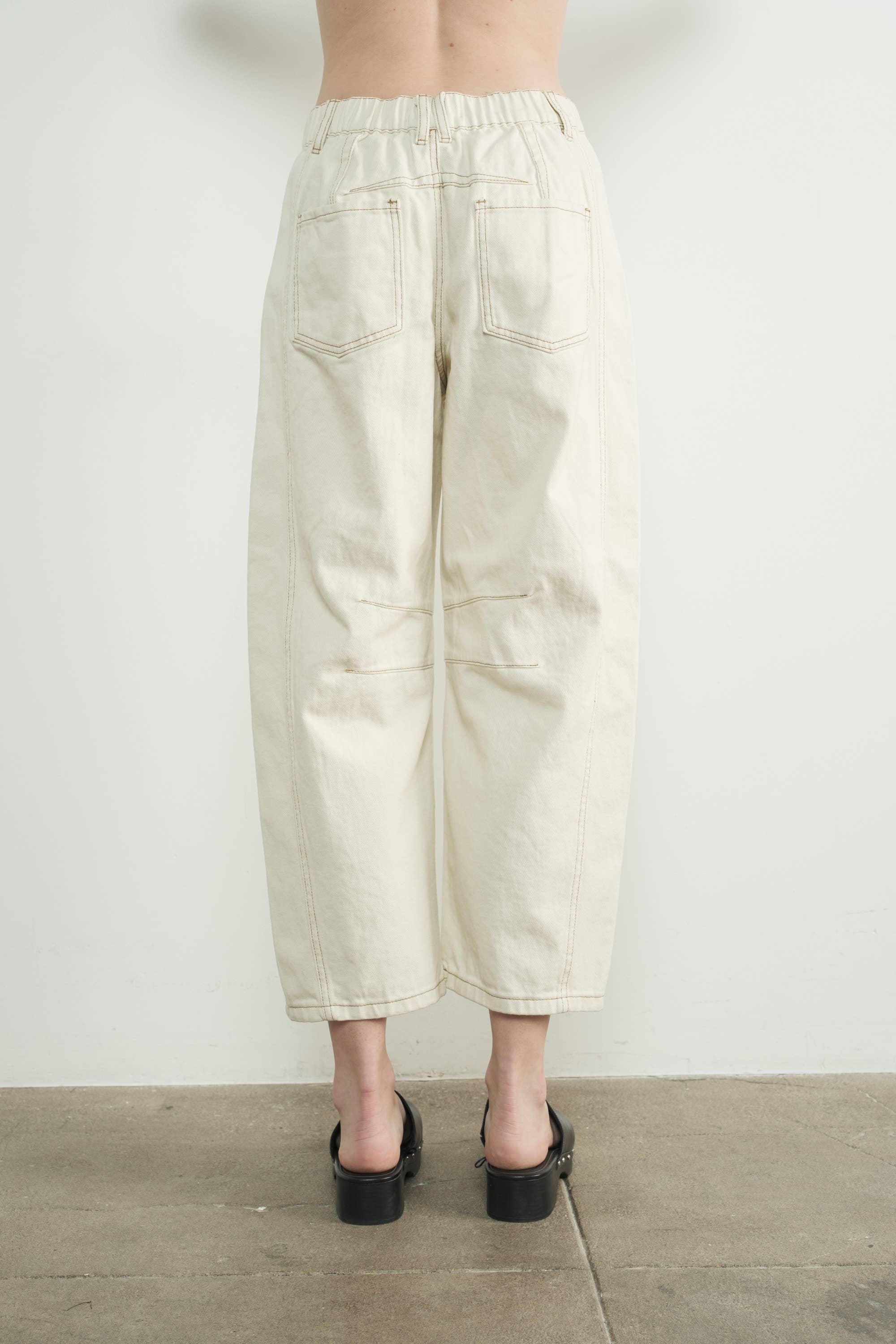 SLOUCHY BARREL JEANS