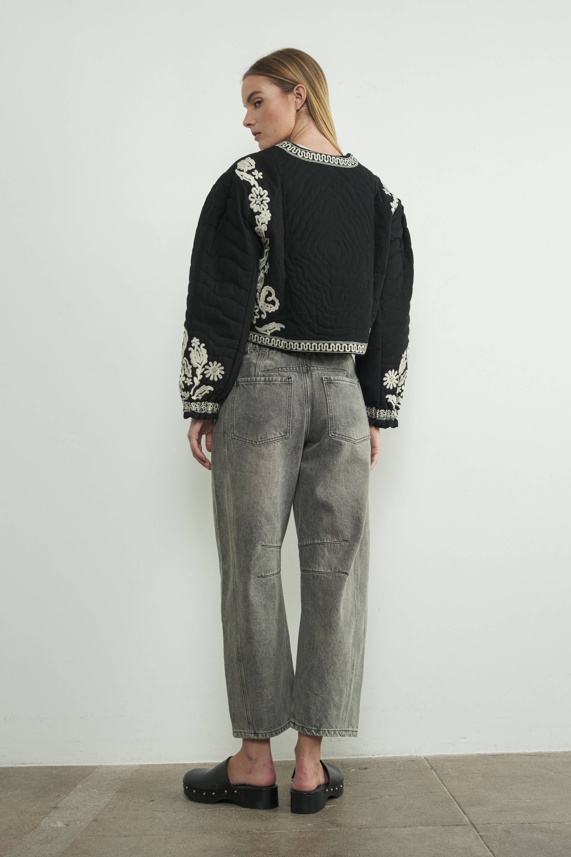 SLOUCHY BARREL JEANS