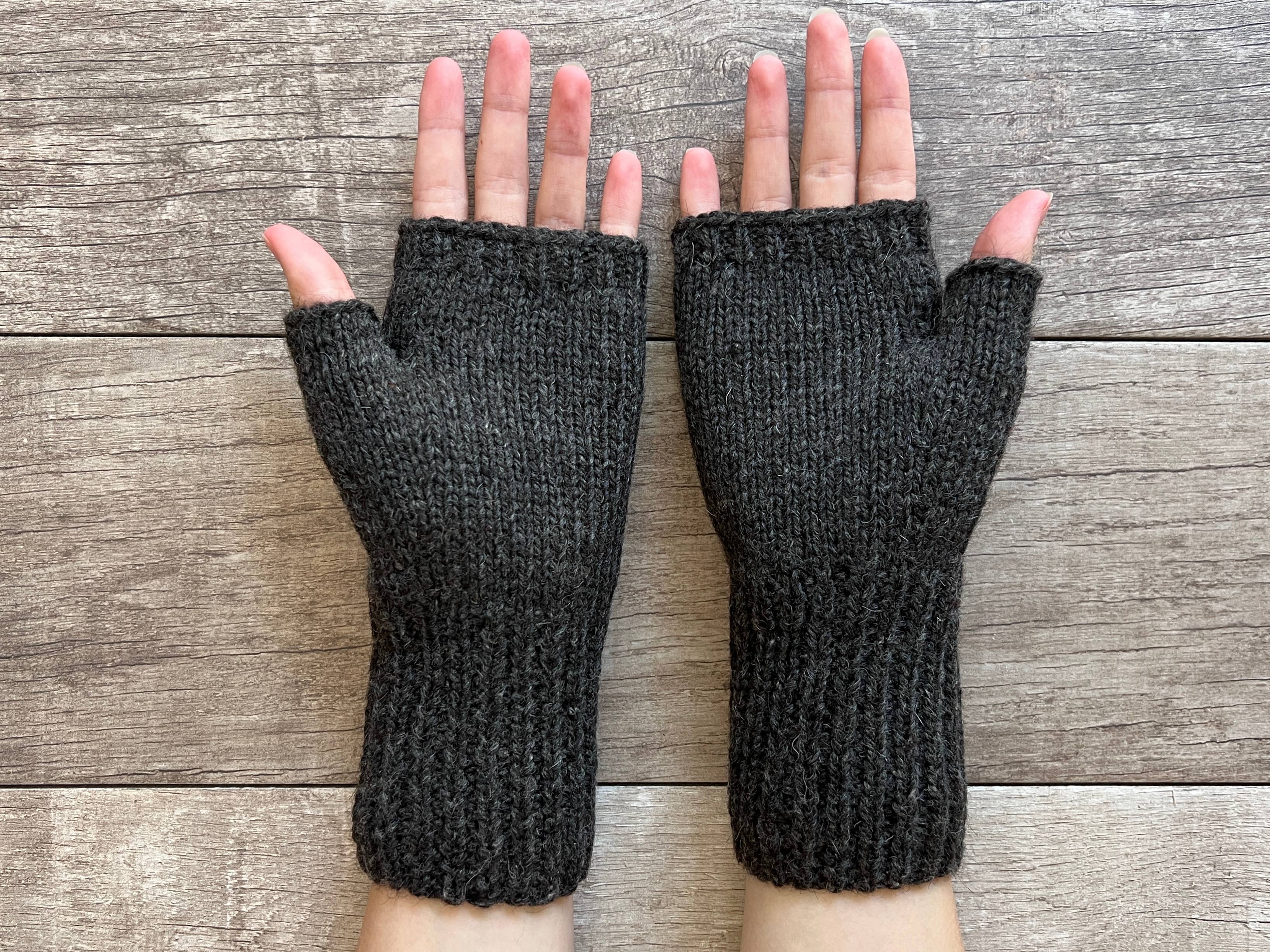 Alpaca Fingerless Gloves Charcoal+Red Heart