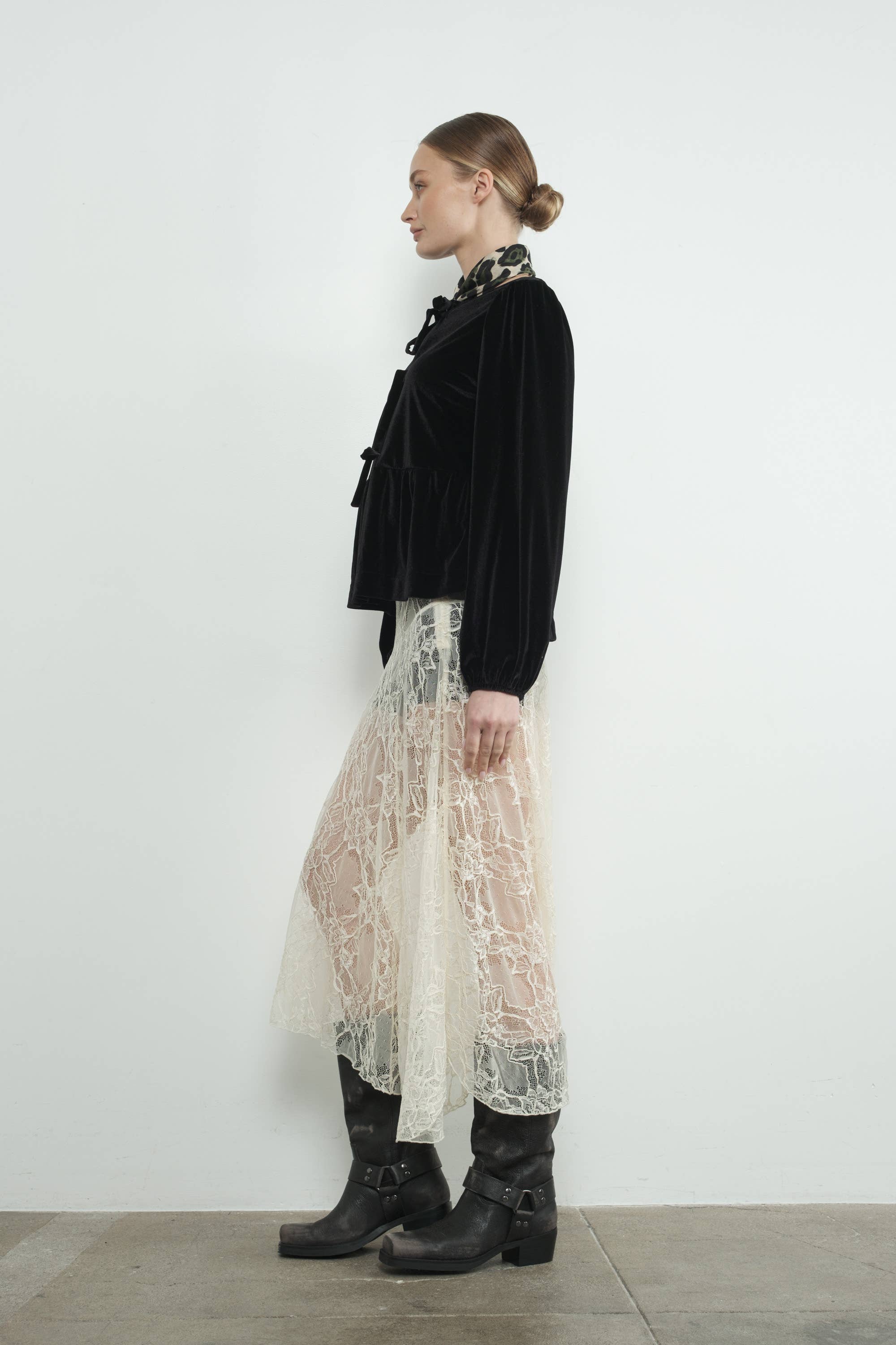 LACE ASYMMETRIC SKIRT