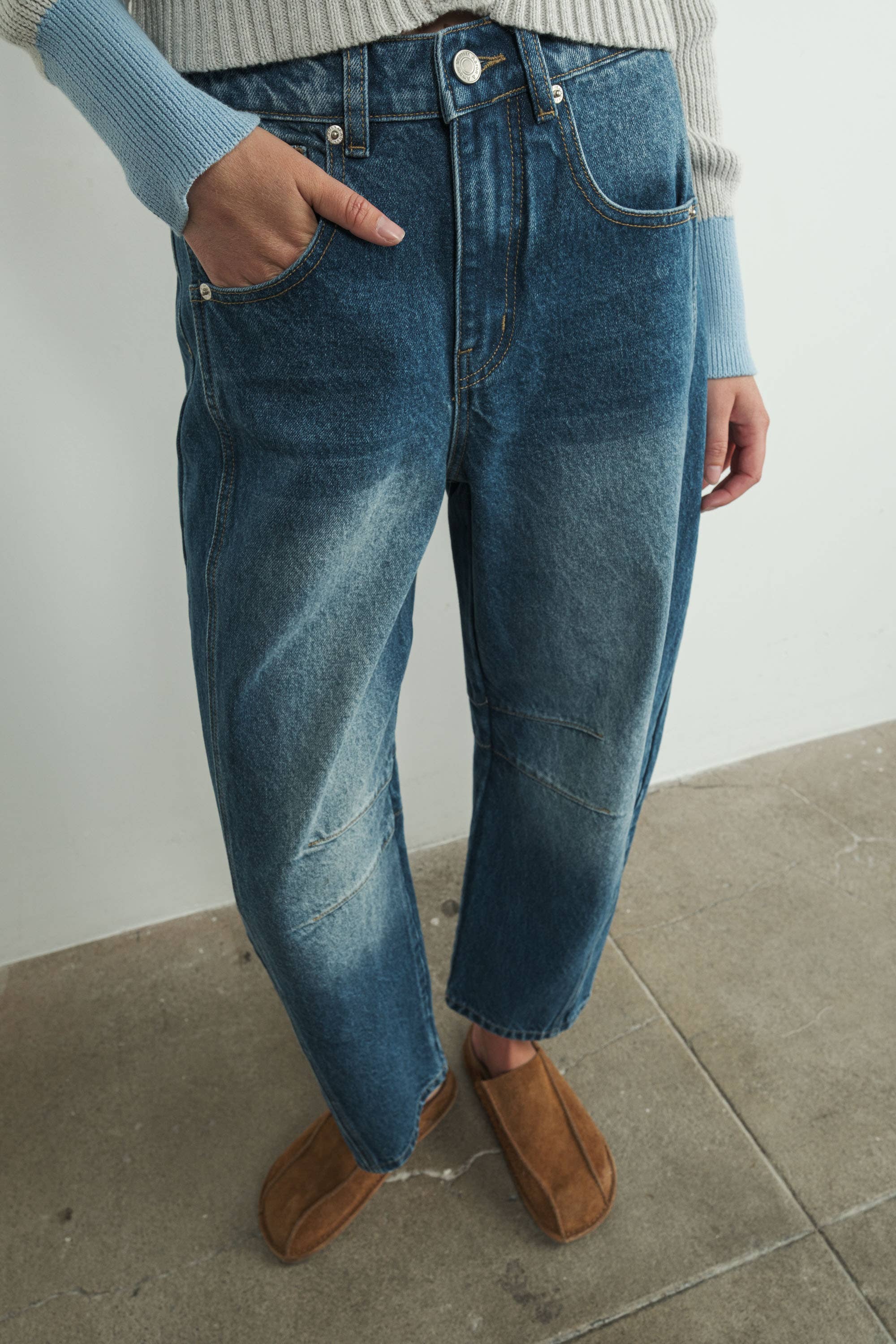 SLOUCHY BARREL JEANS