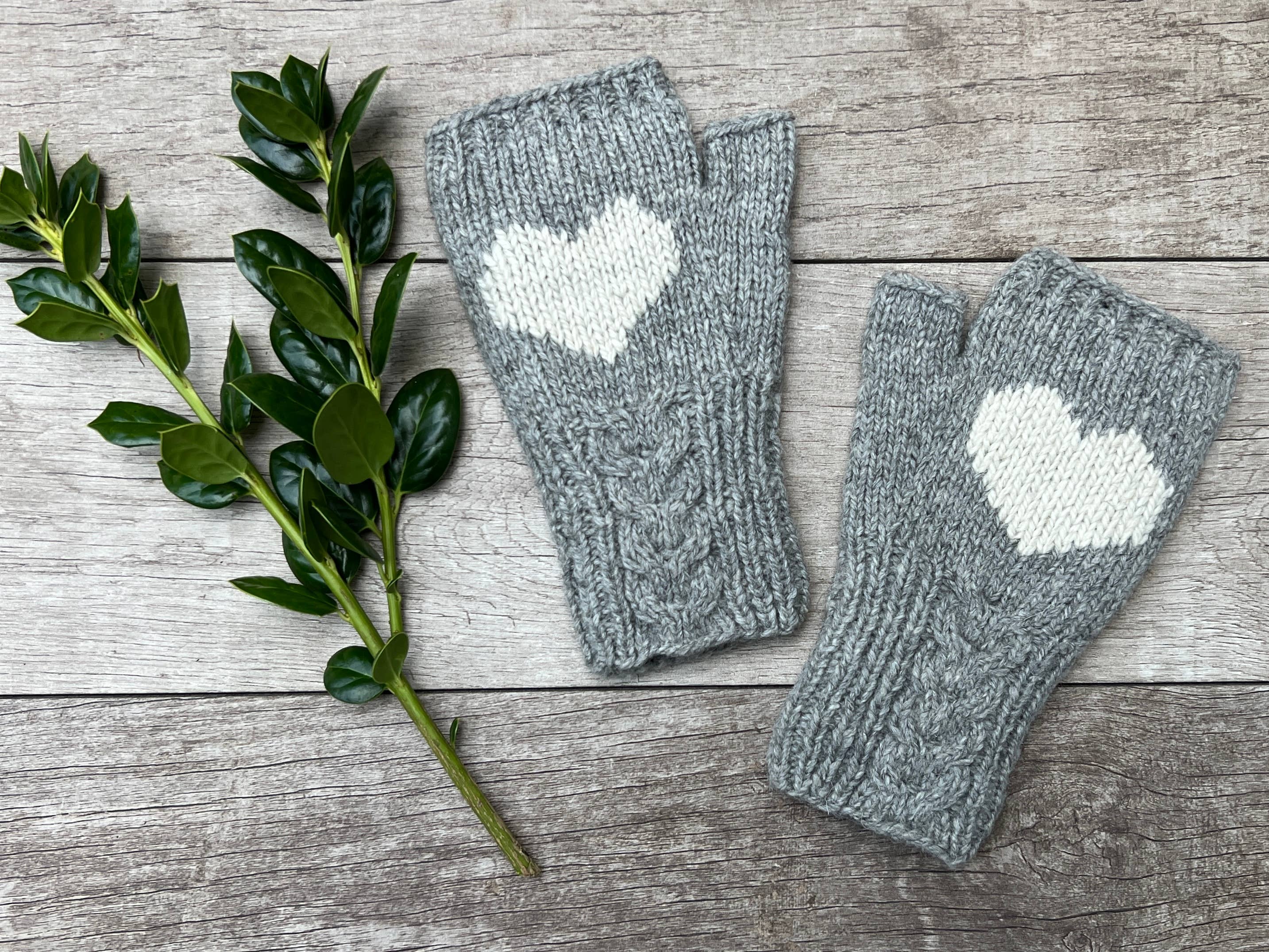 Alpaca Fingerless Gloves Gray+Cream Heart