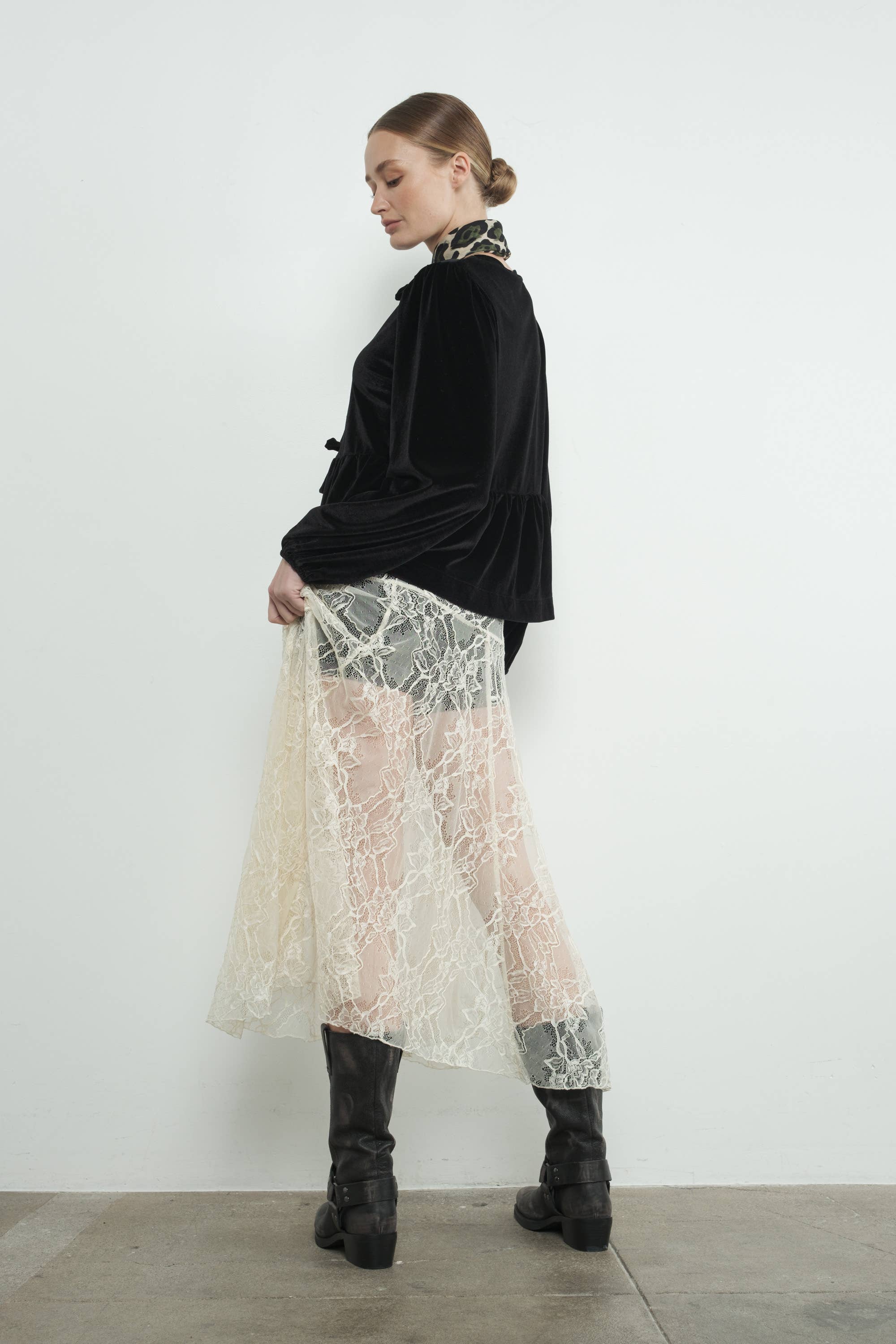 LACE ASYMMETRIC SKIRT