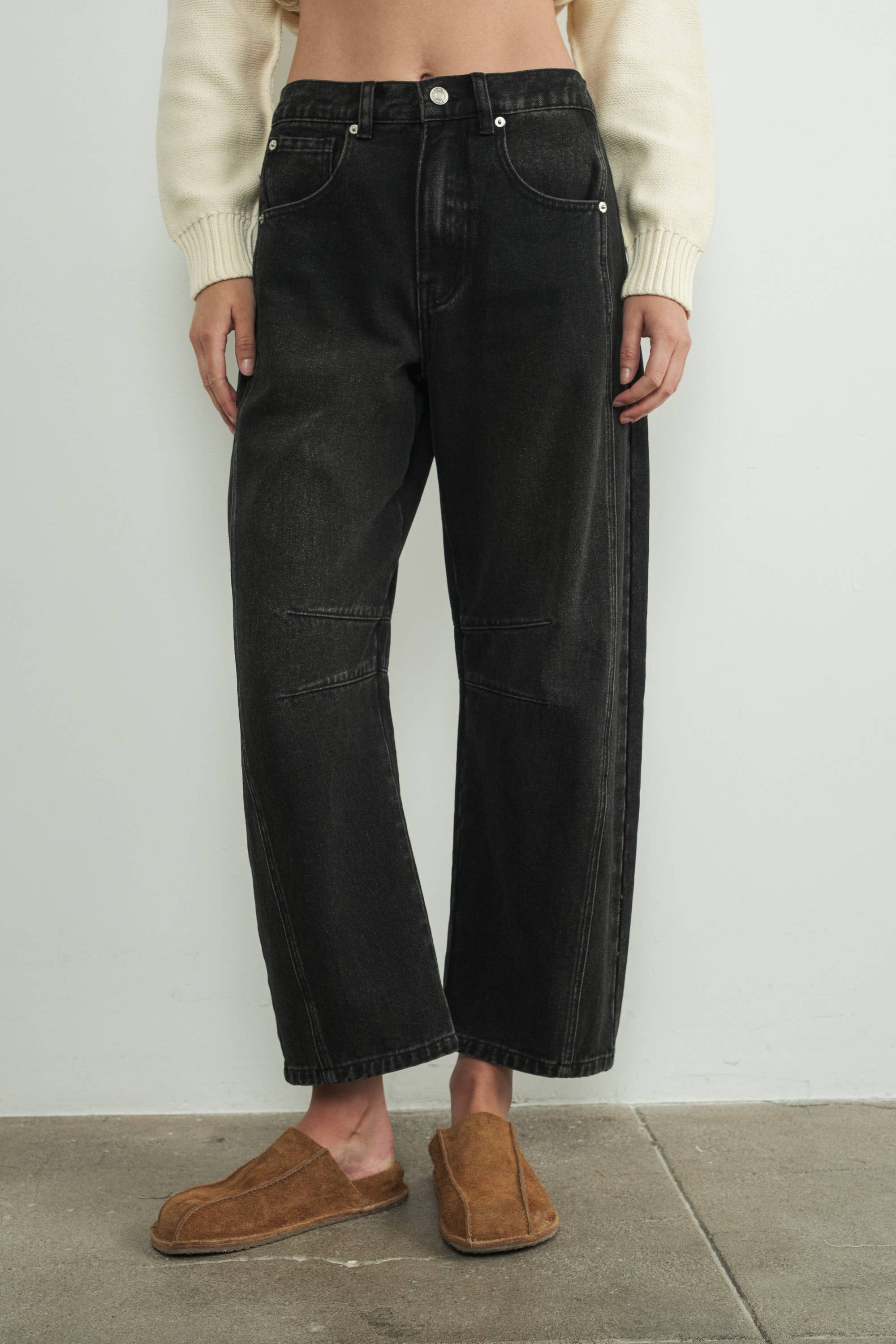 SLOUCHY BARREL JEANS