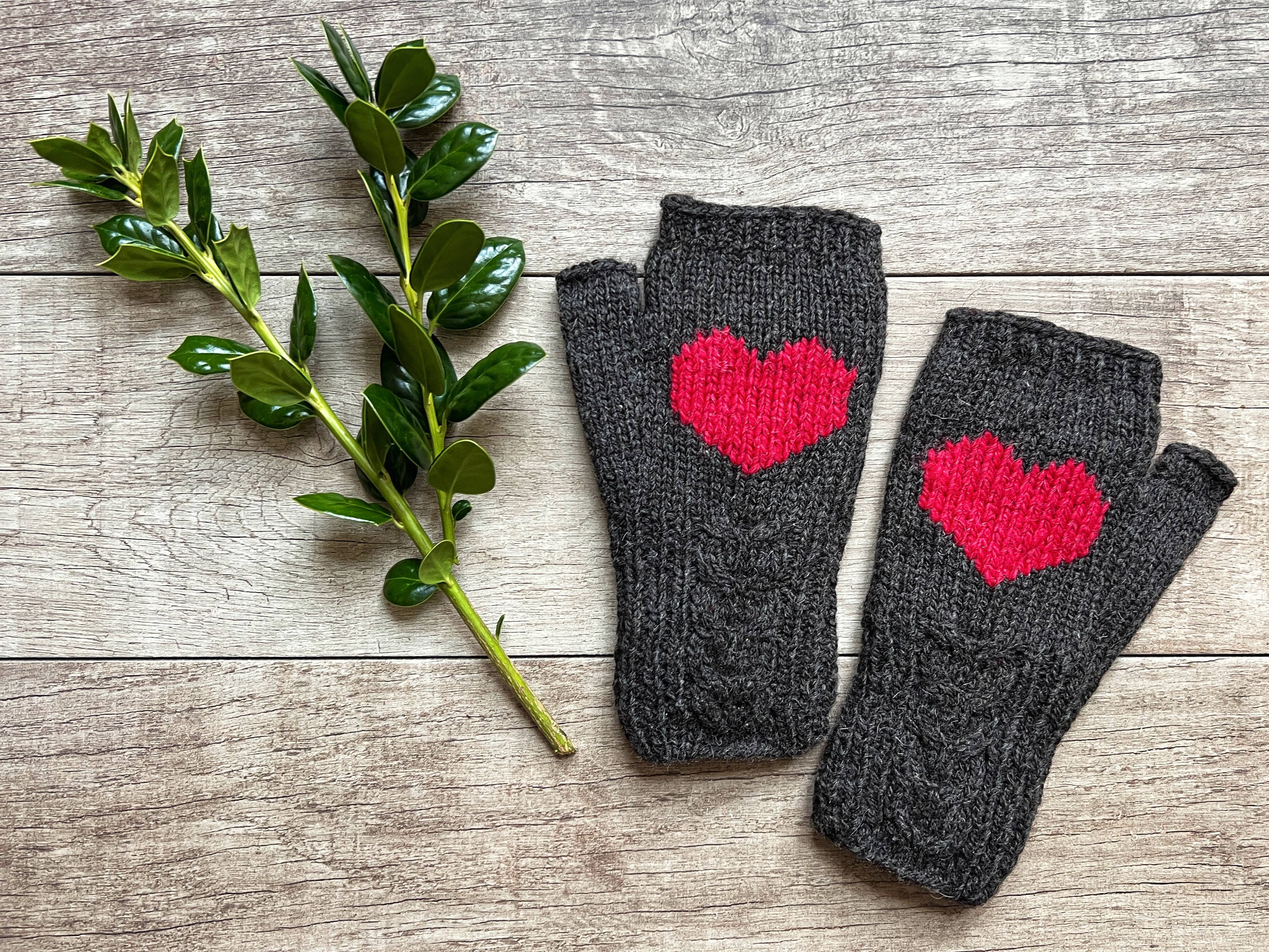 Alpaca Fingerless Gloves Charcoal+Red Heart