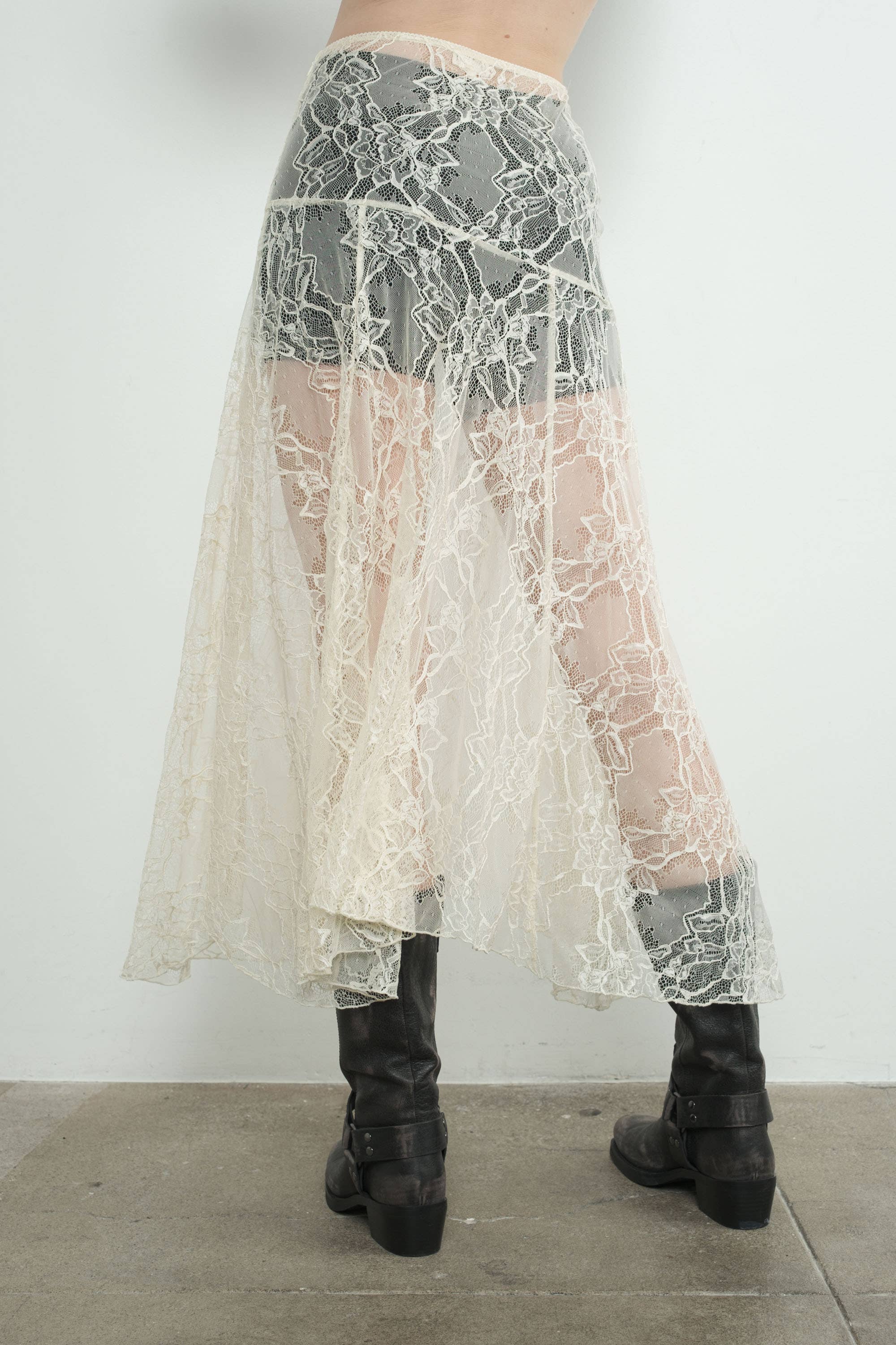 LACE ASYMMETRIC SKIRT