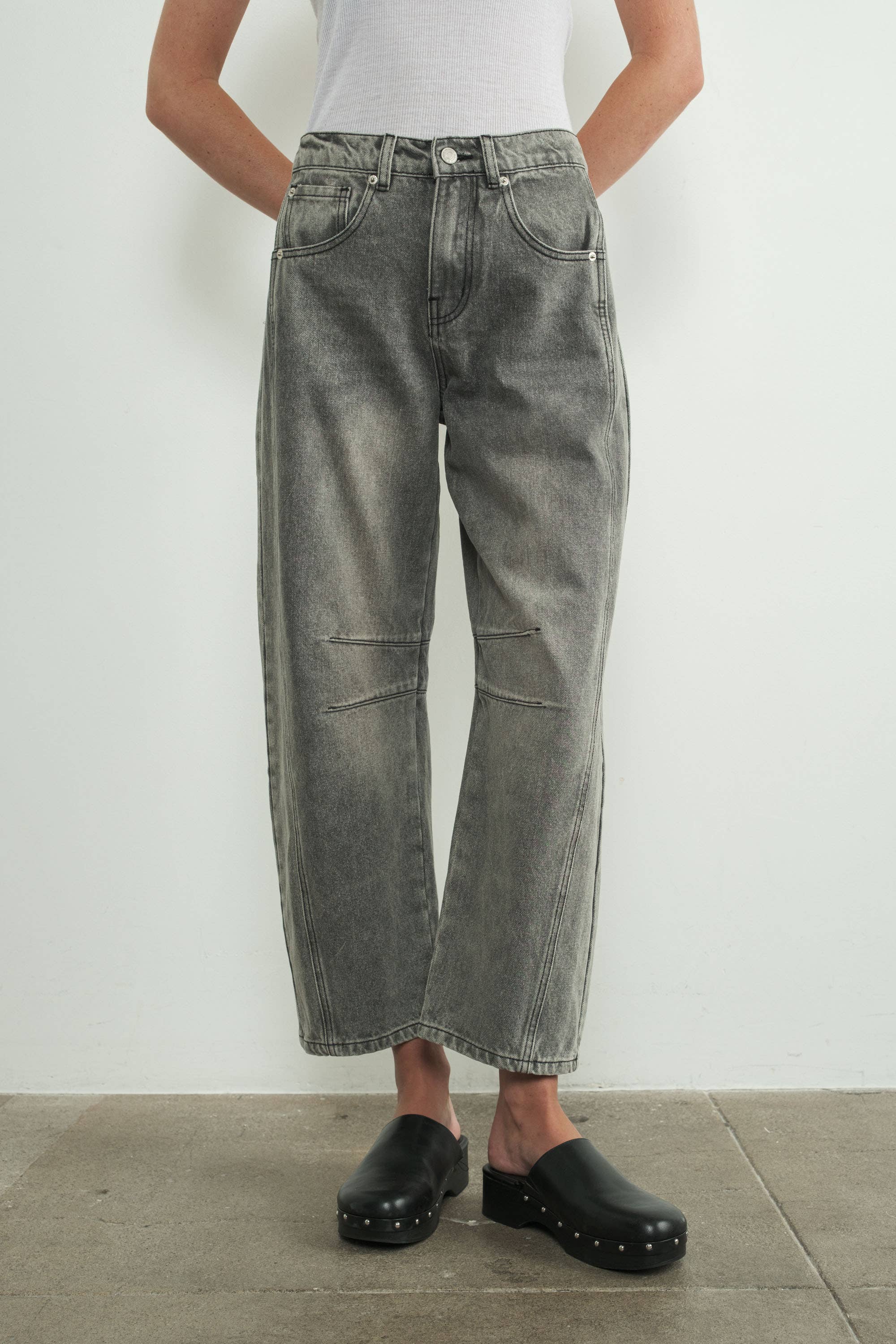 SLOUCHY BARREL JEANS