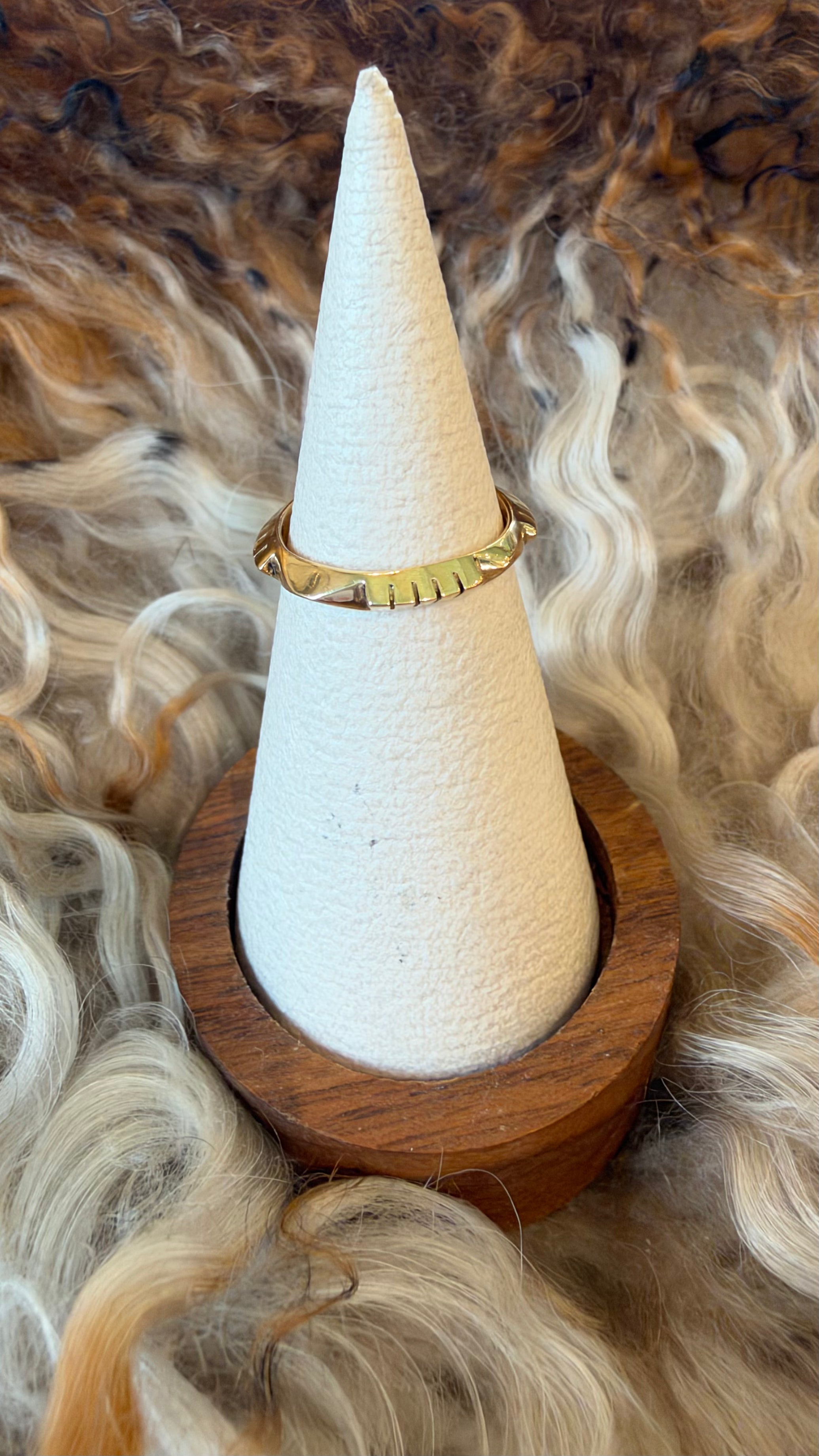 MEDIUM HELENA RING by Young In The Mountains