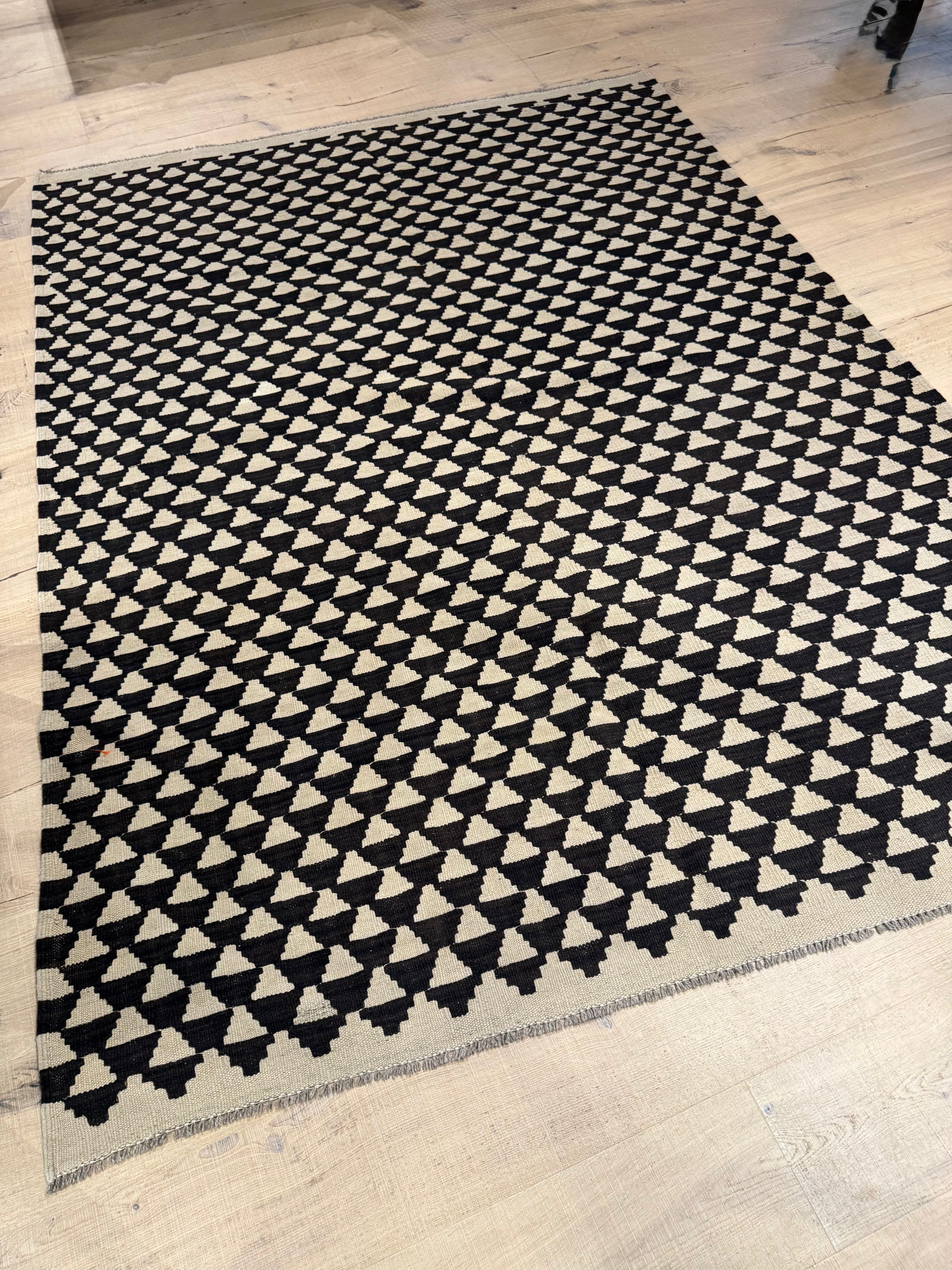 Black & White Geometric Cloud Kilim Rug 7.5'x5.5'
