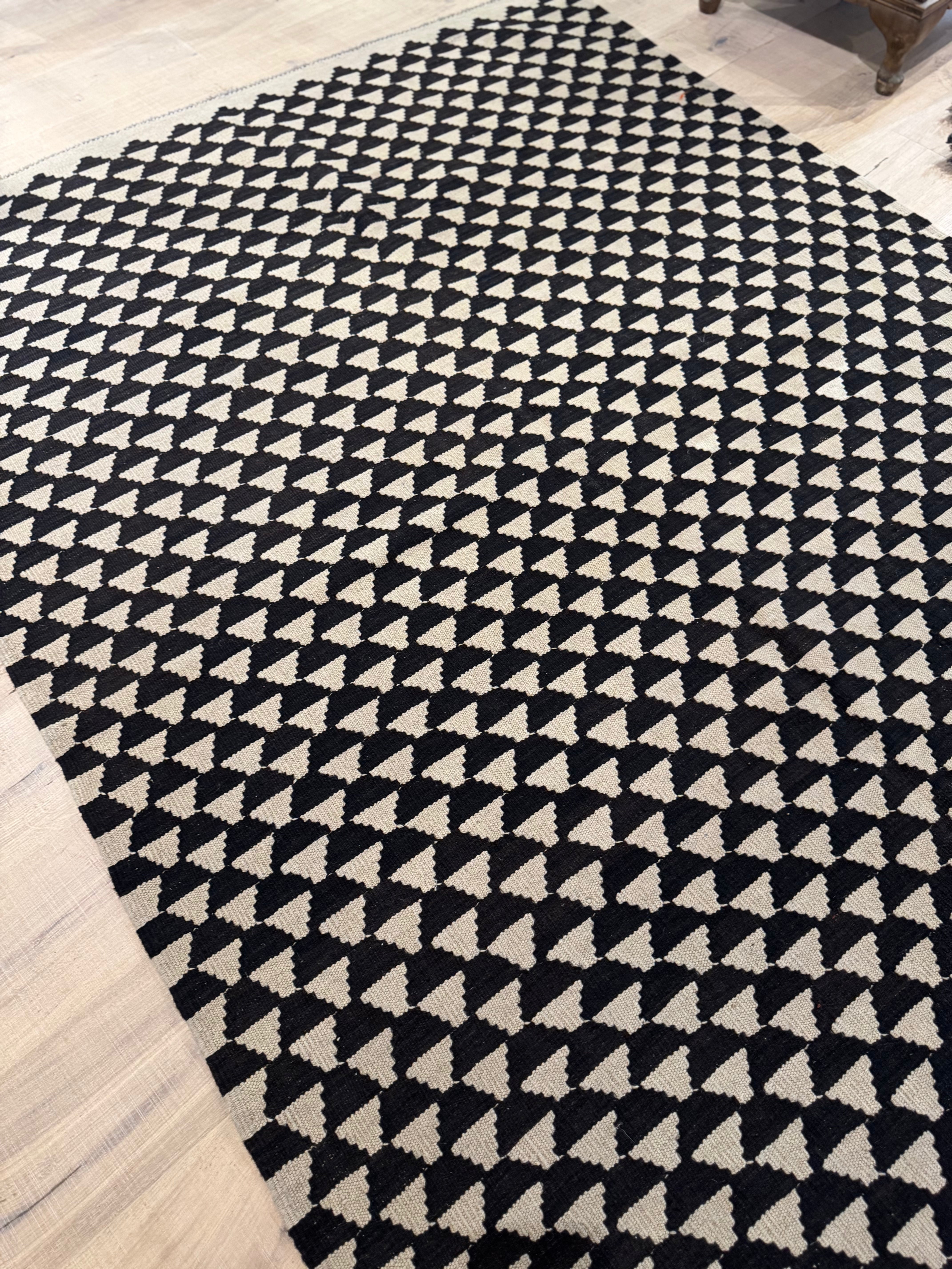 Black & White Geometric Cloud Kilim Rug 7.5'x5.5'