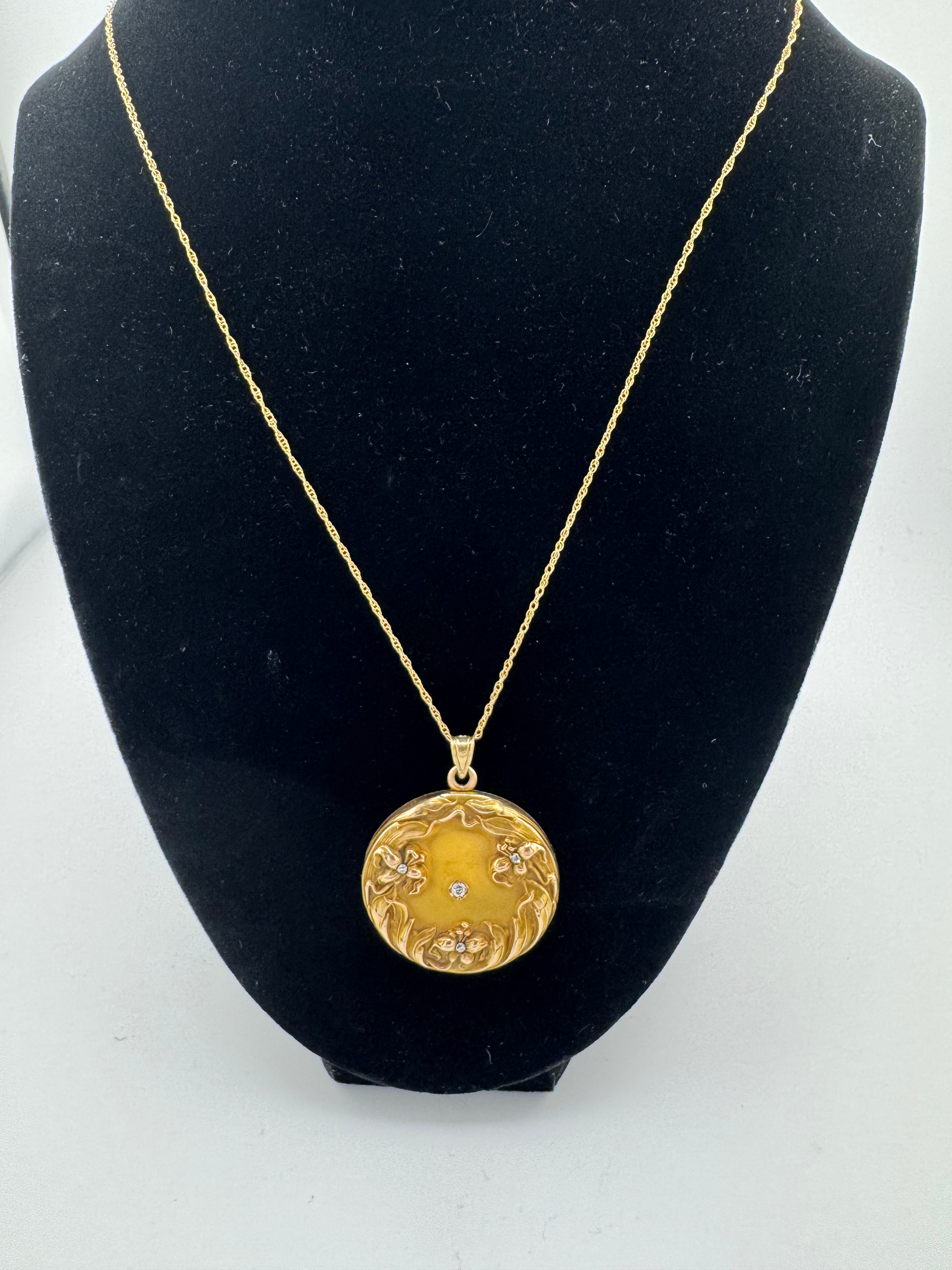 Lily Locket 14k + 4 Diamonds