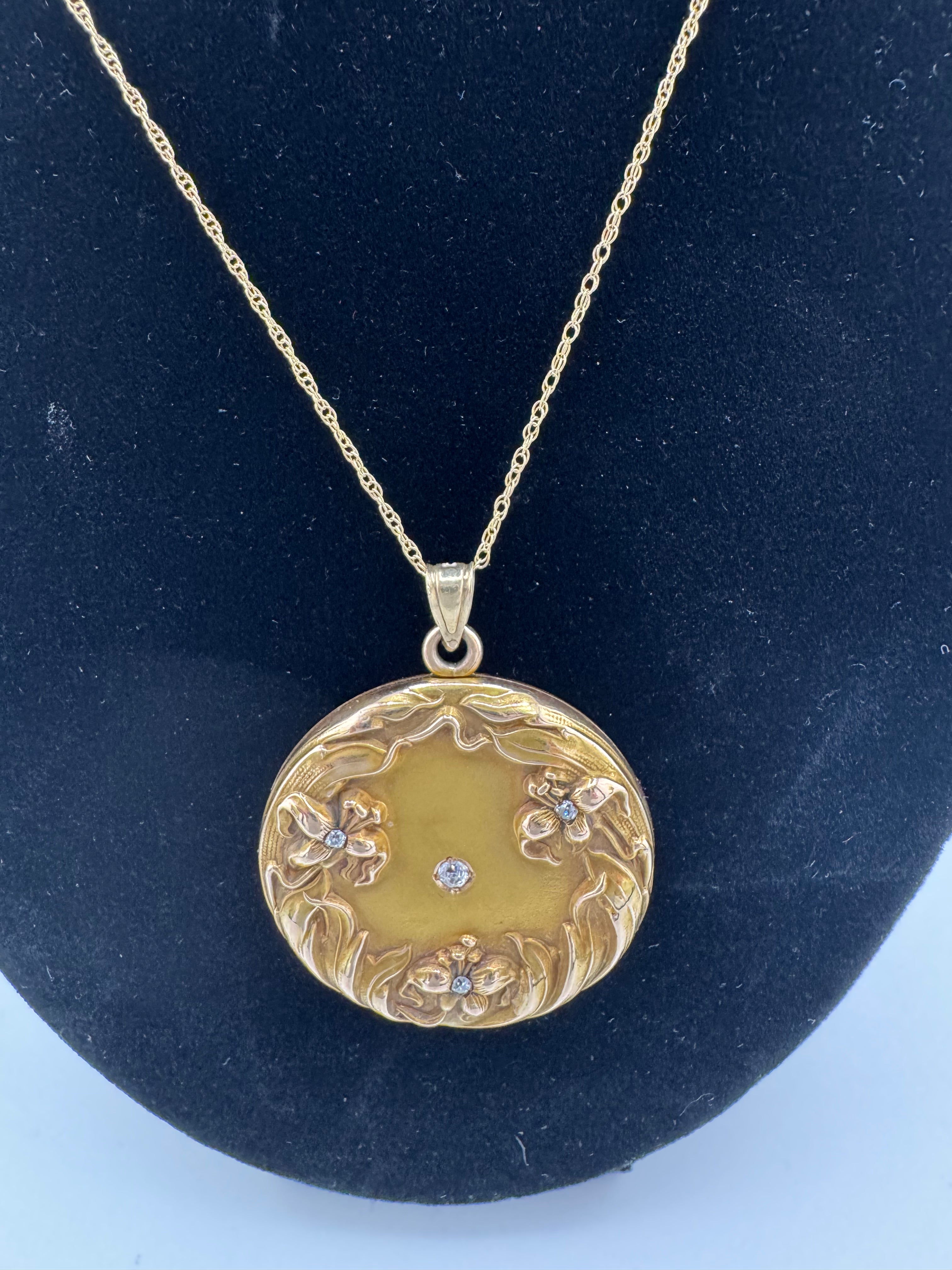 Lily Locket 14k + 4 Diamonds