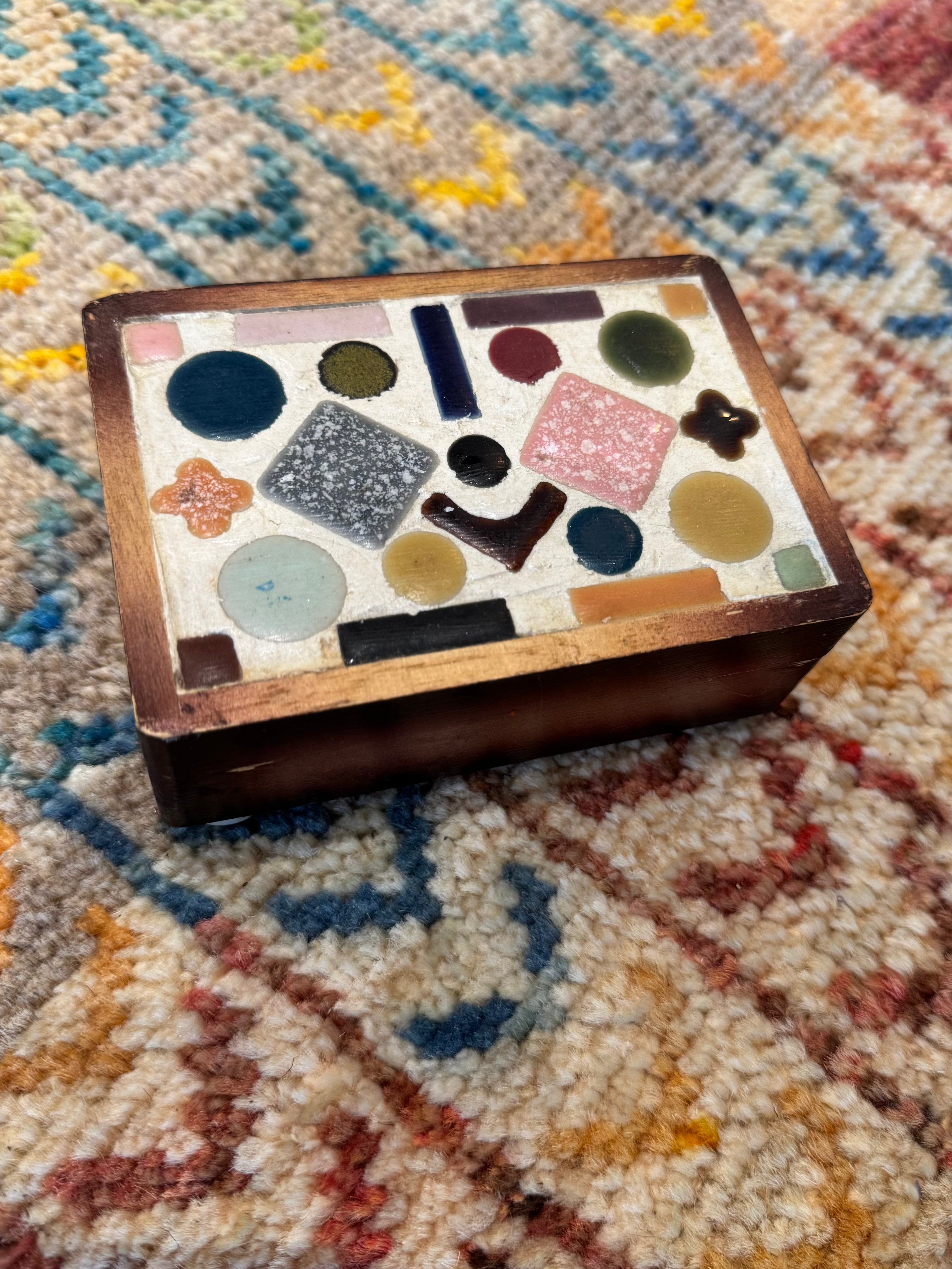 esc. MCM tiled box