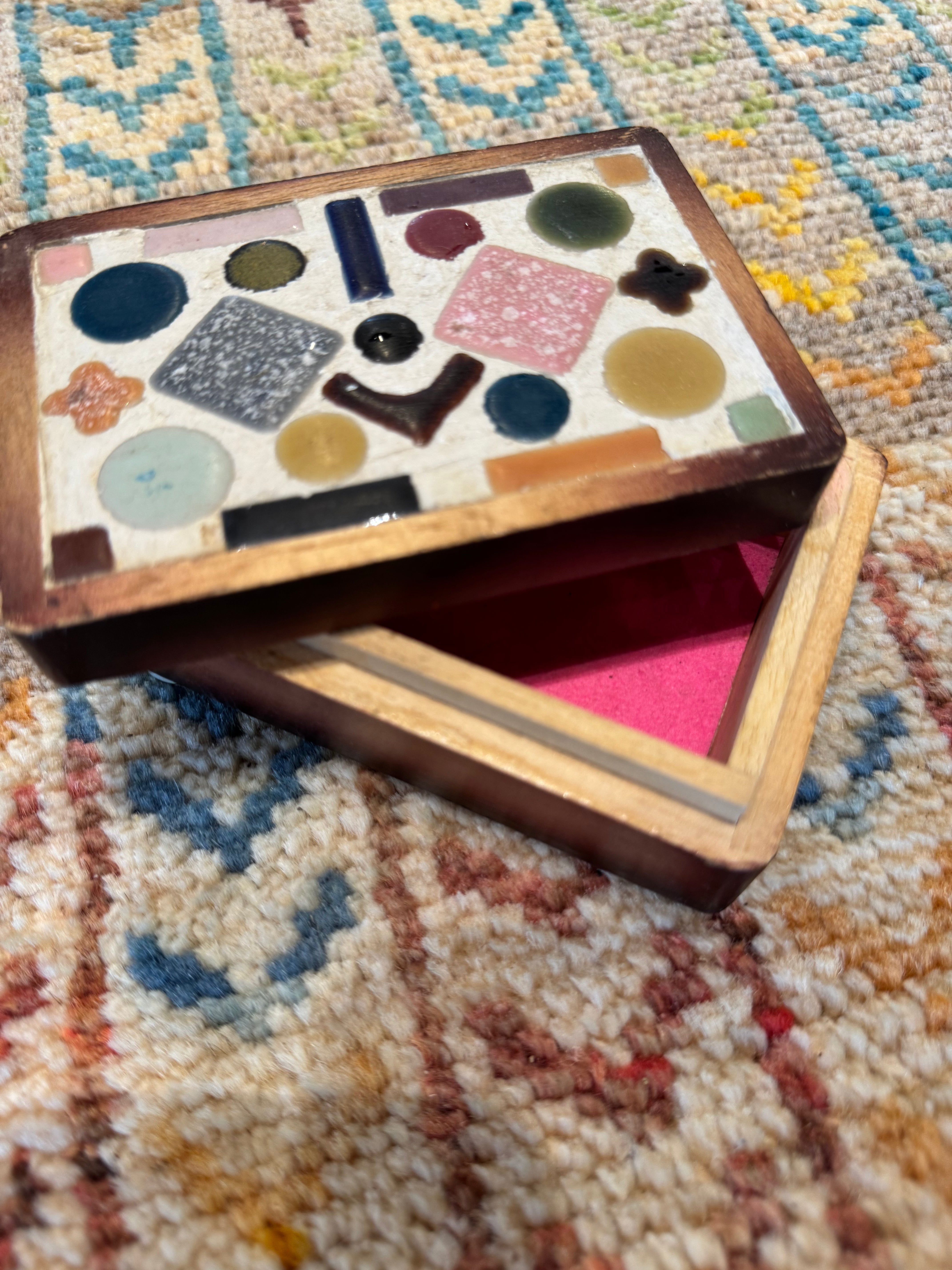 esc. MCM tiled box