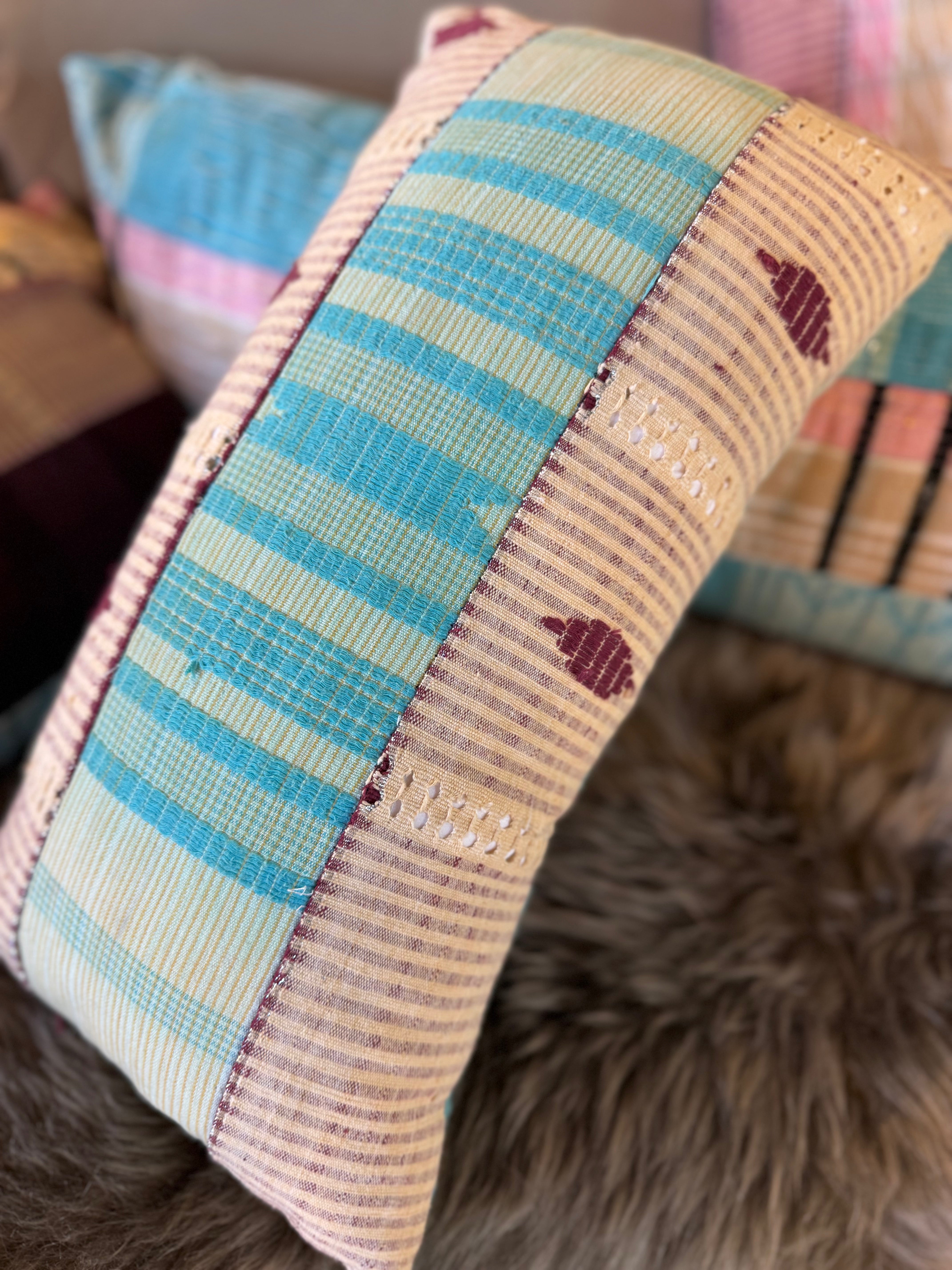esc. kente cloth 16x9 lumbar