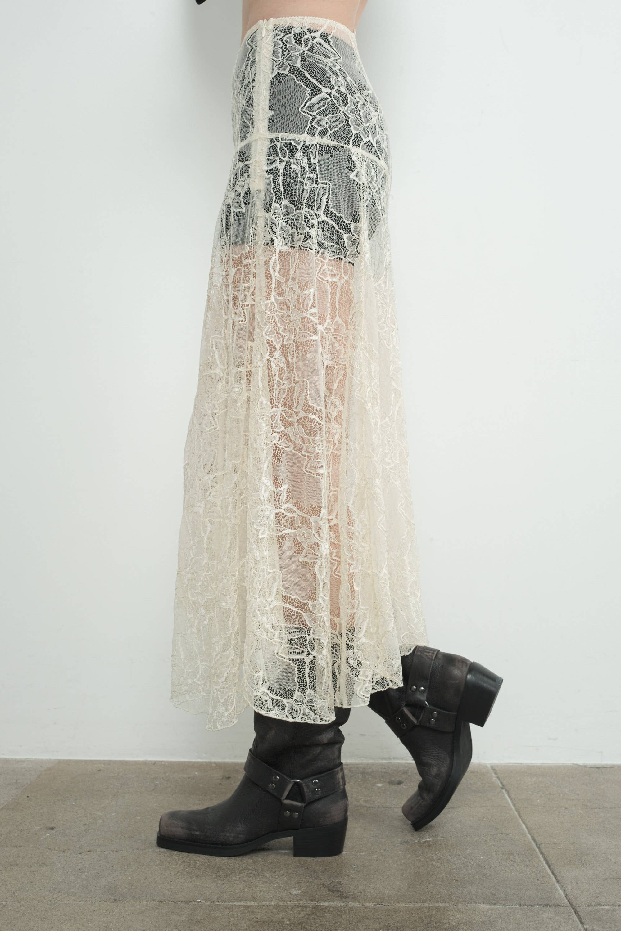 LACE ASYMMETRIC SKIRT