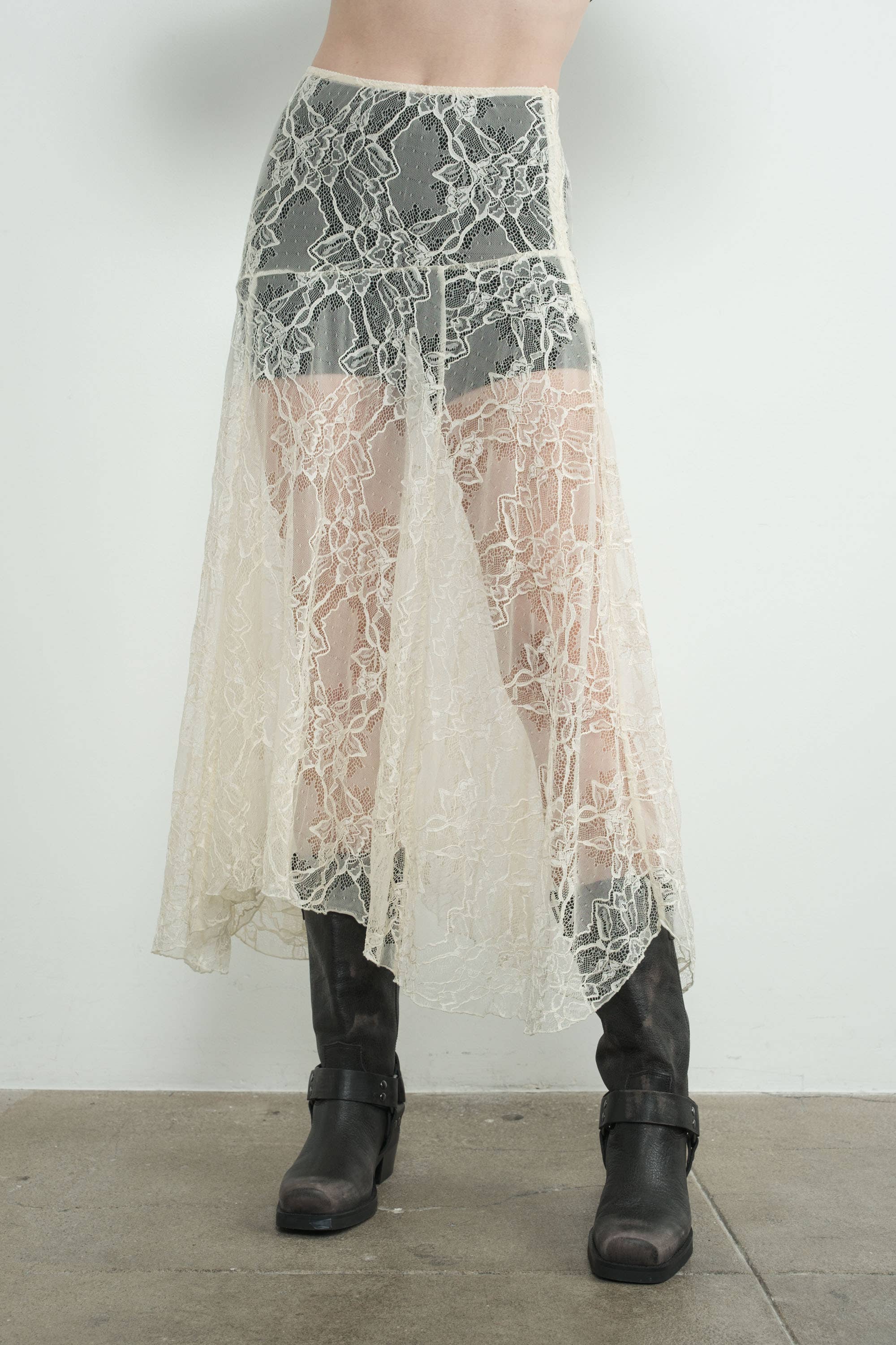 LACE ASYMMETRIC SKIRT