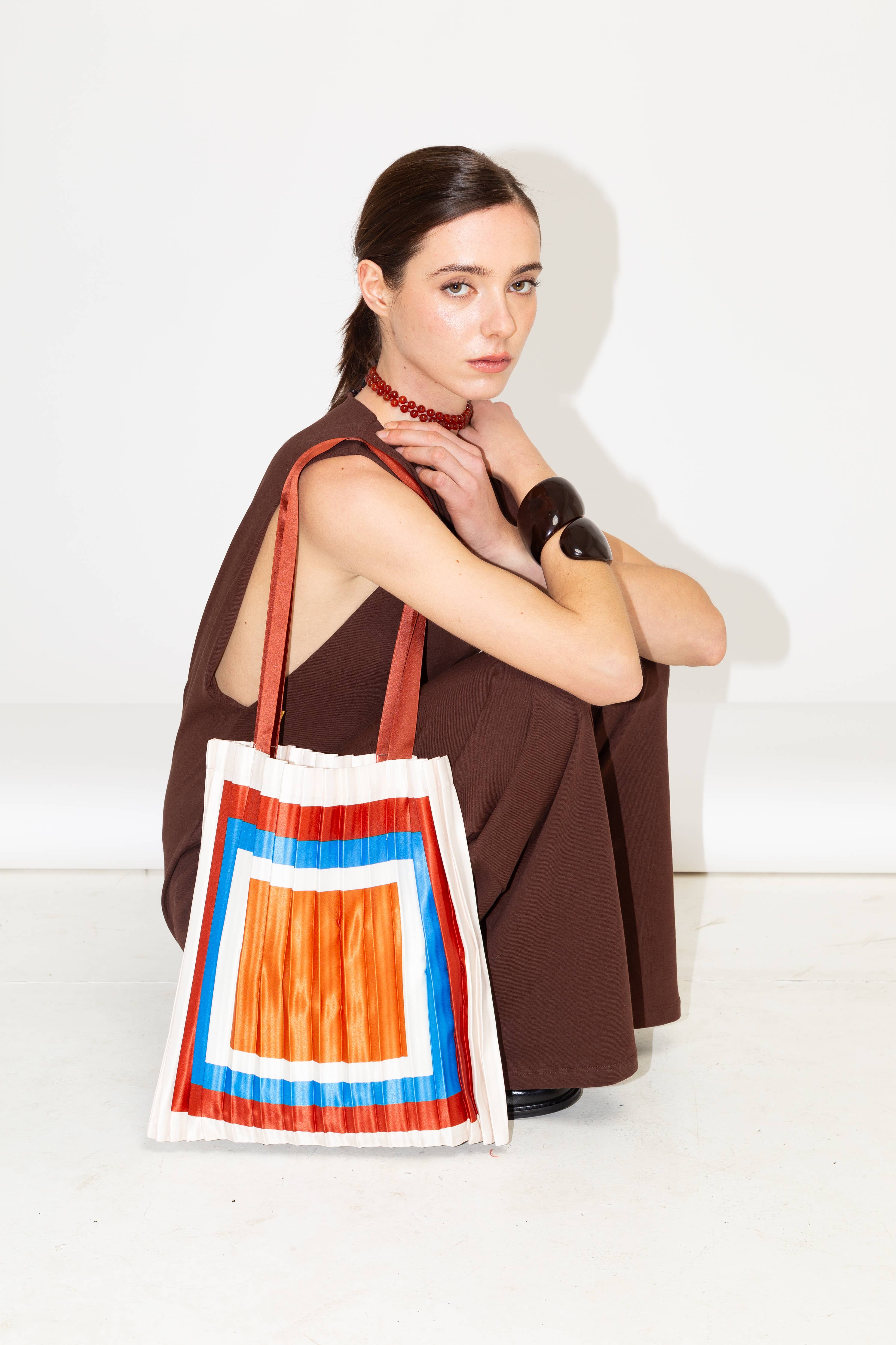 PLEATED TOTE BAG by Multitudes