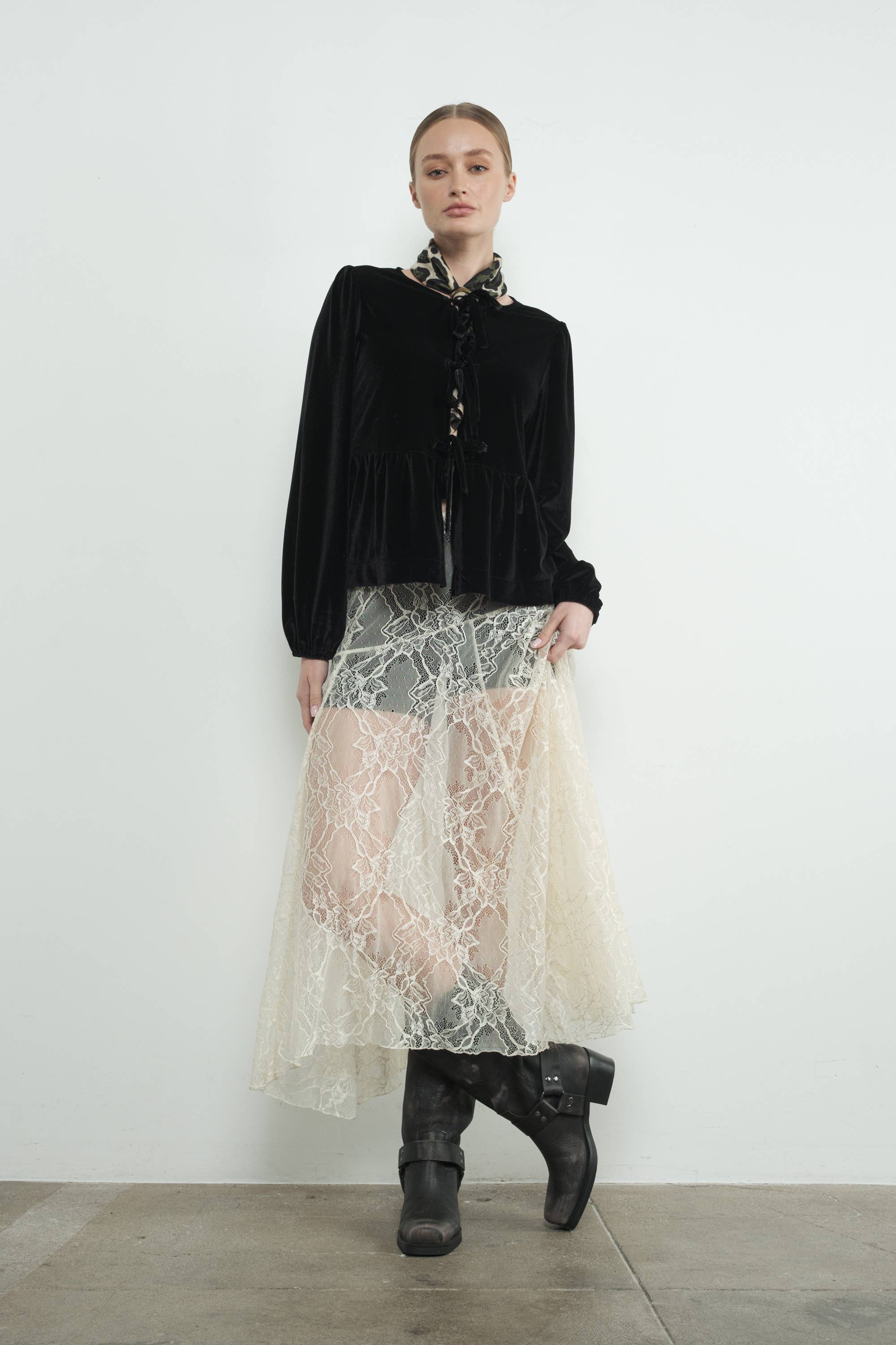 LACE ASYMMETRIC SKIRT