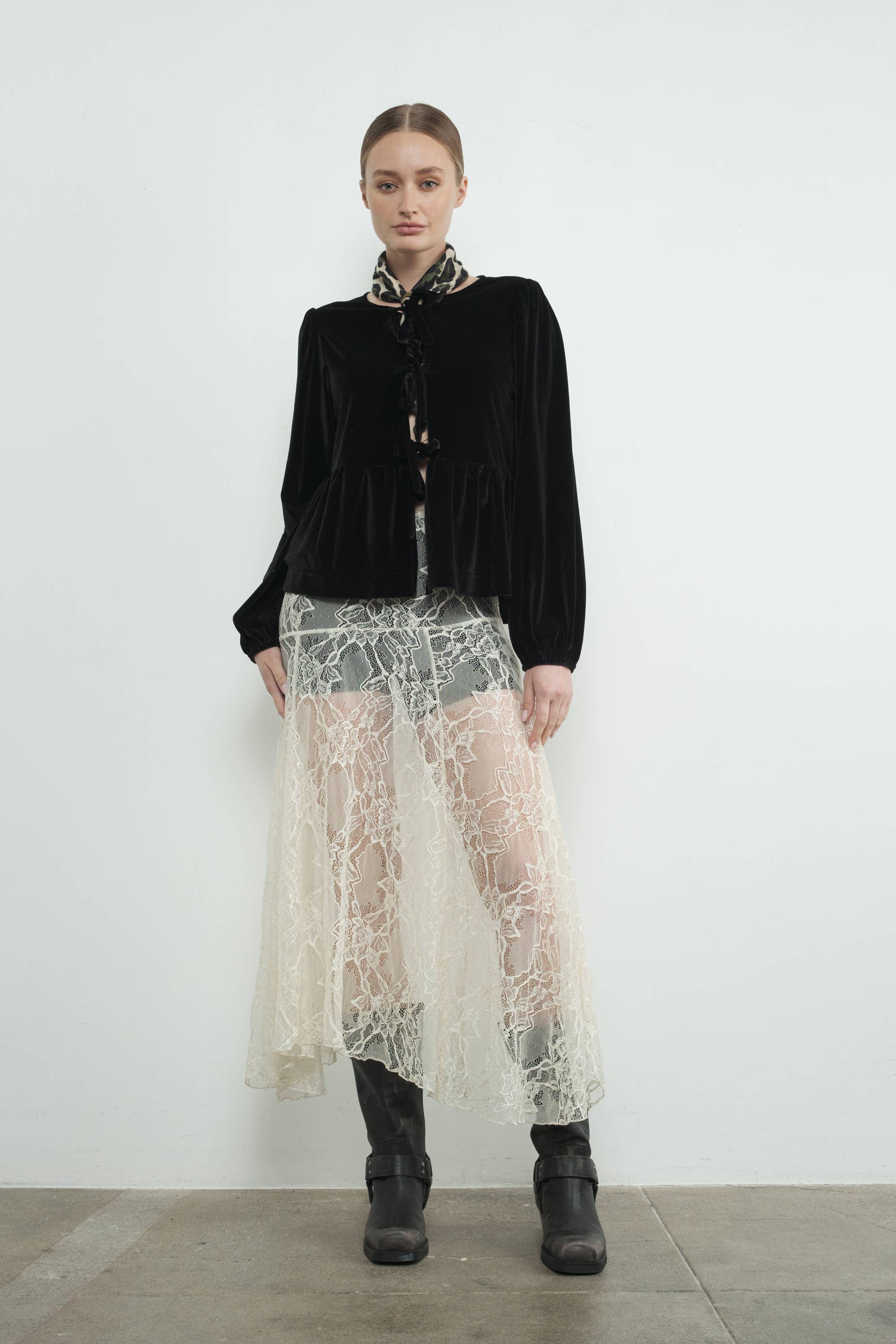 LACE ASYMMETRIC SKIRT