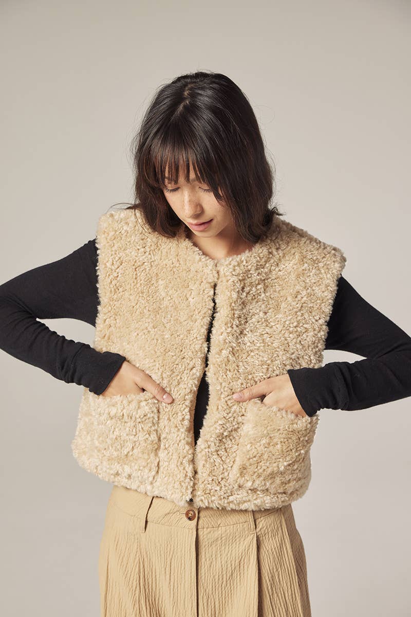 Reversible fur short vest