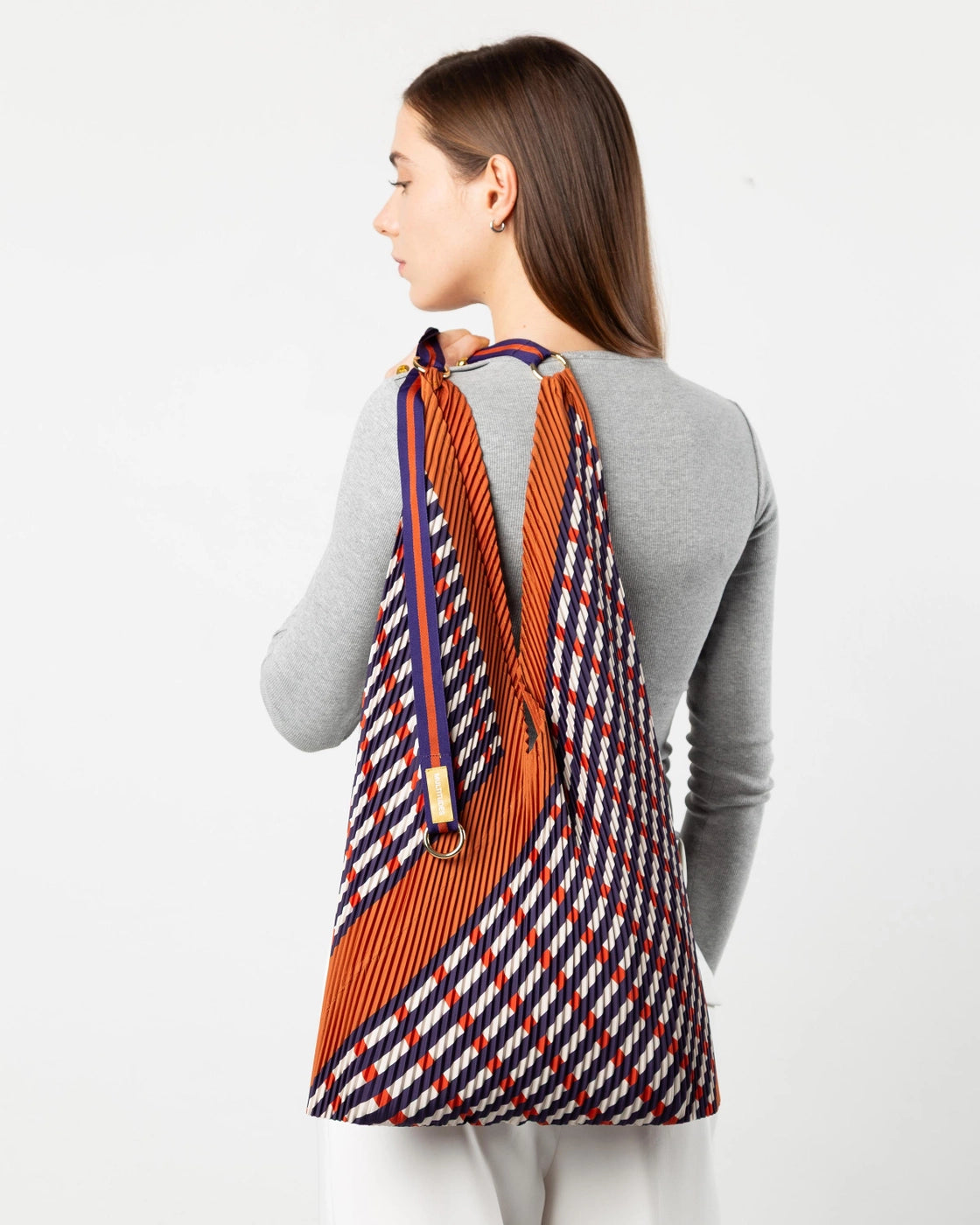 PLEATED Y BAG by Multitudes